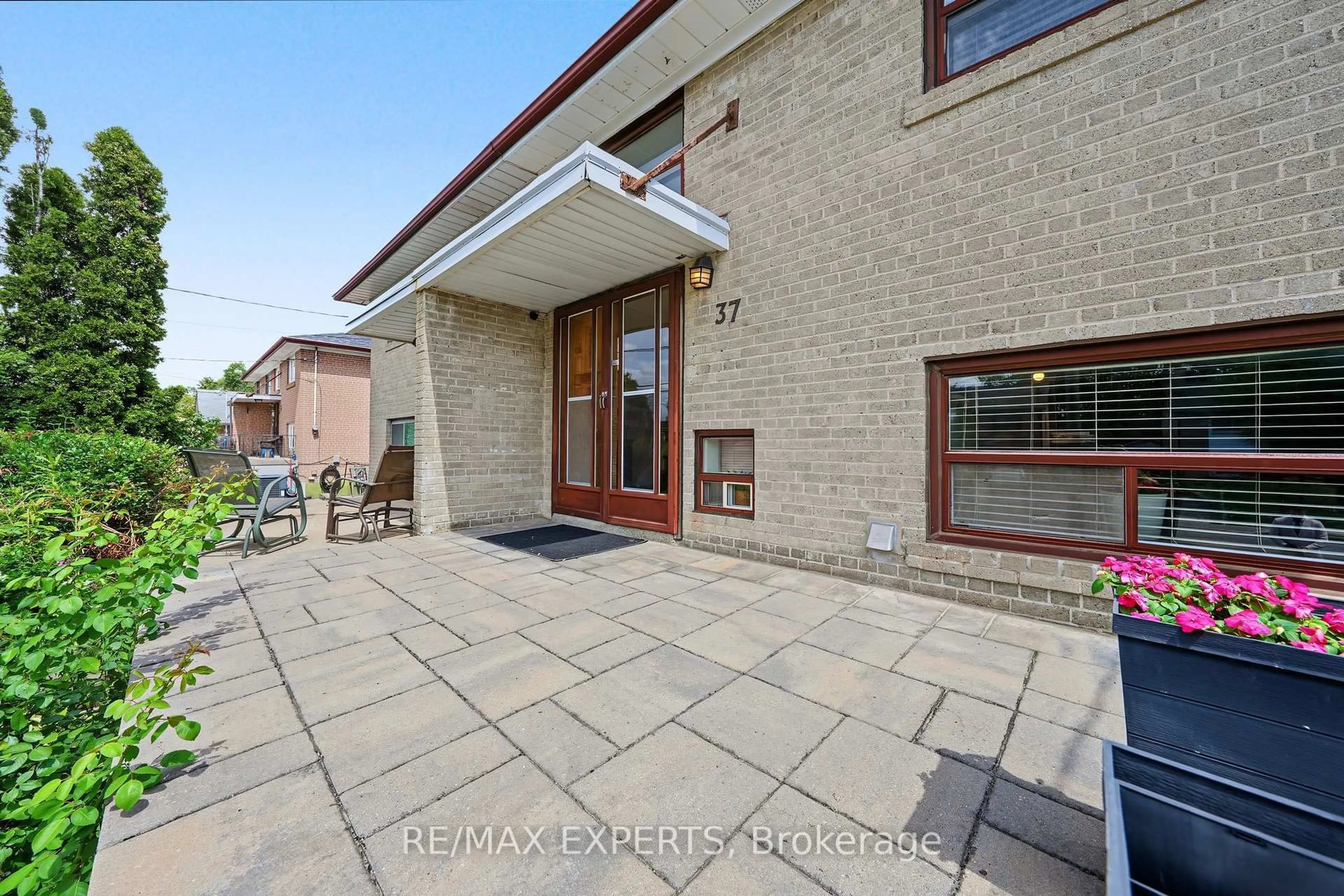 Unknown for 37 Saint Lucie Dr, Toronto Ontario M9M 1S9