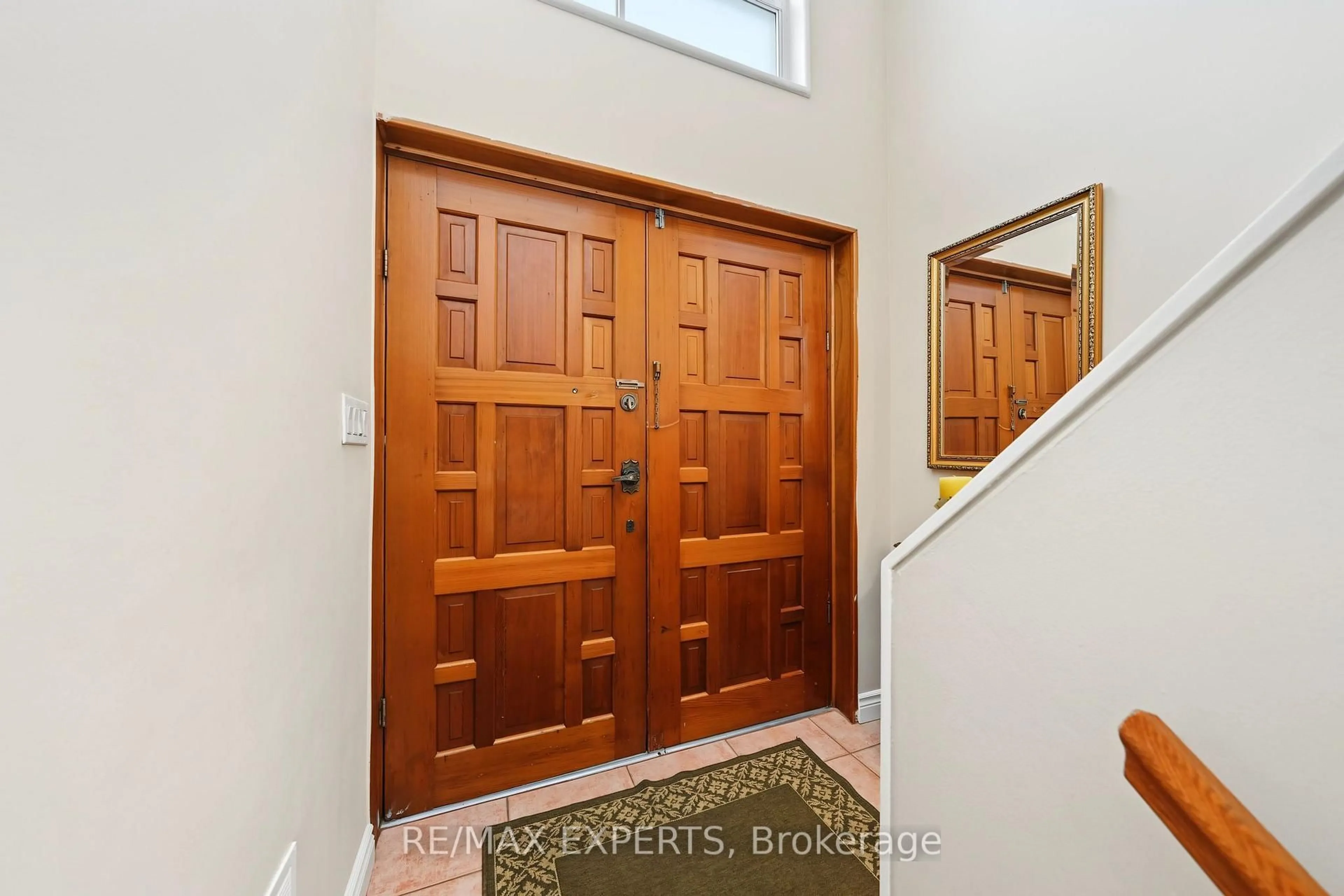 Indoor entryway for 37 Saint Lucie Dr, Toronto Ontario M9M 1S9