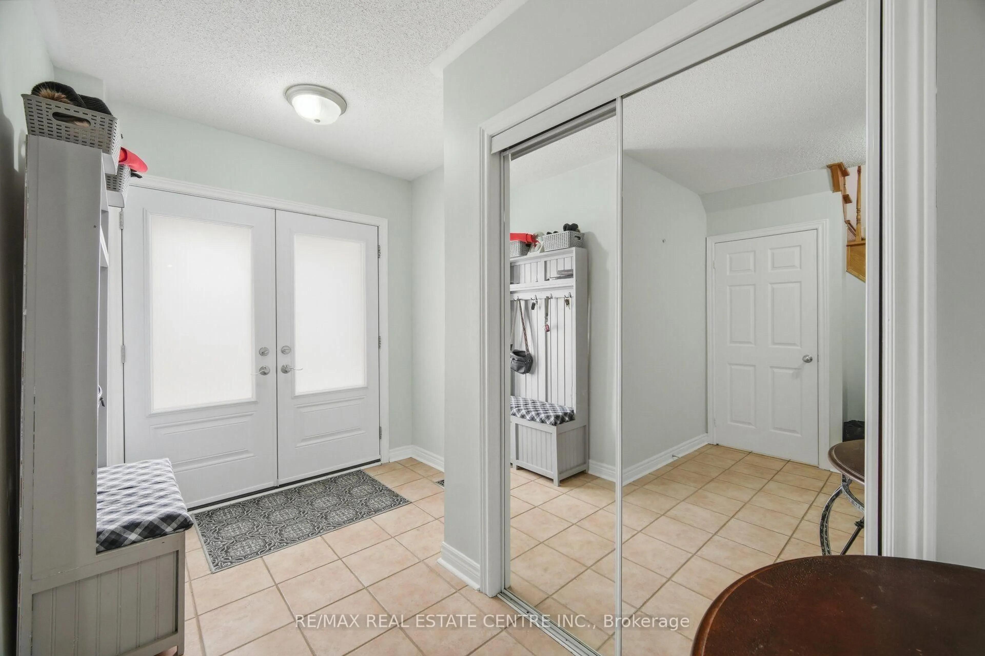 Indoor entryway for 65 Coolspring Cres, Caledon Ontario L7E 1W7