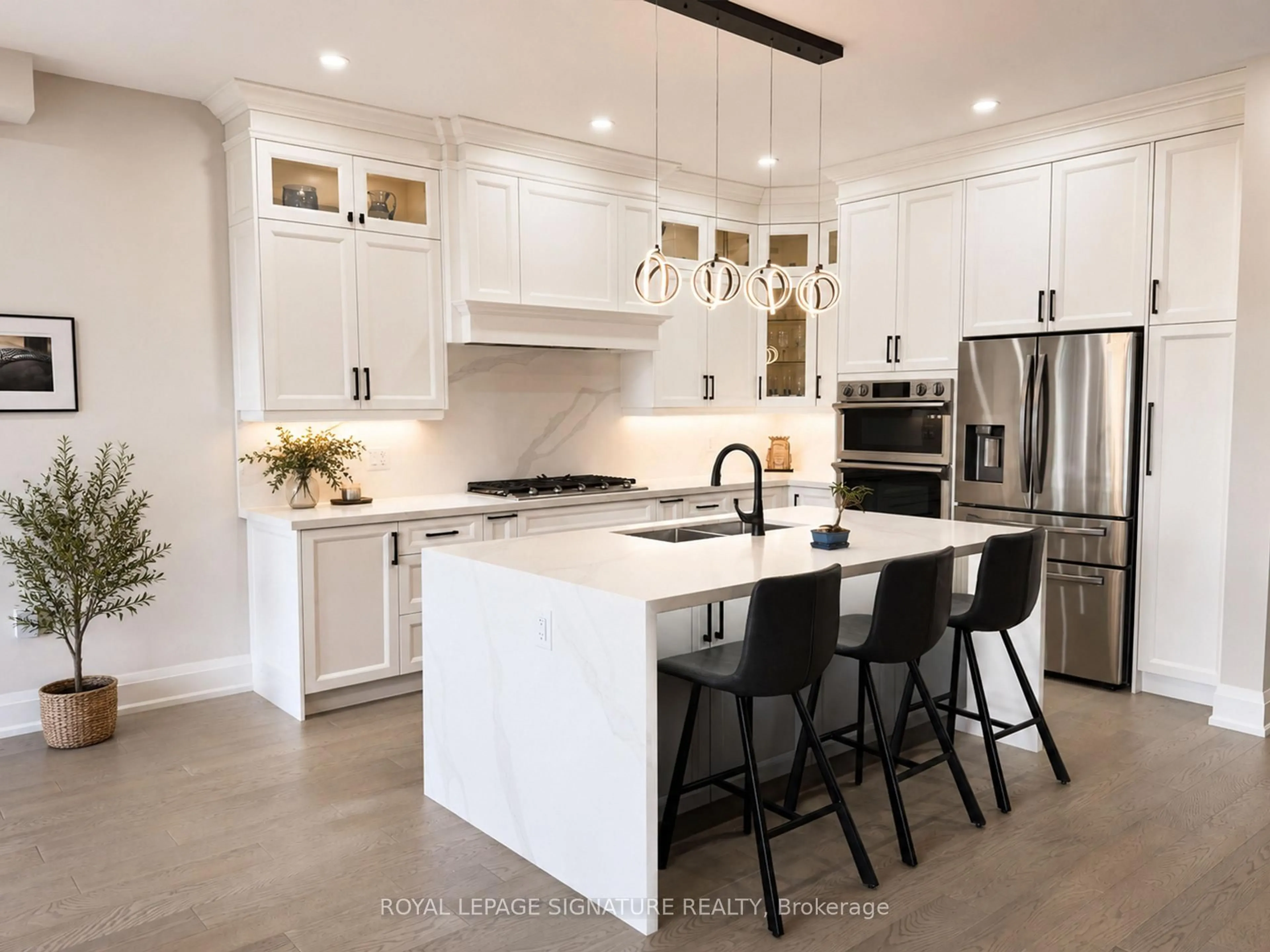 Open concept kitchen, ceramic/tile floor for 920 Fourth St, Mississauga Ontario L5E 1J6