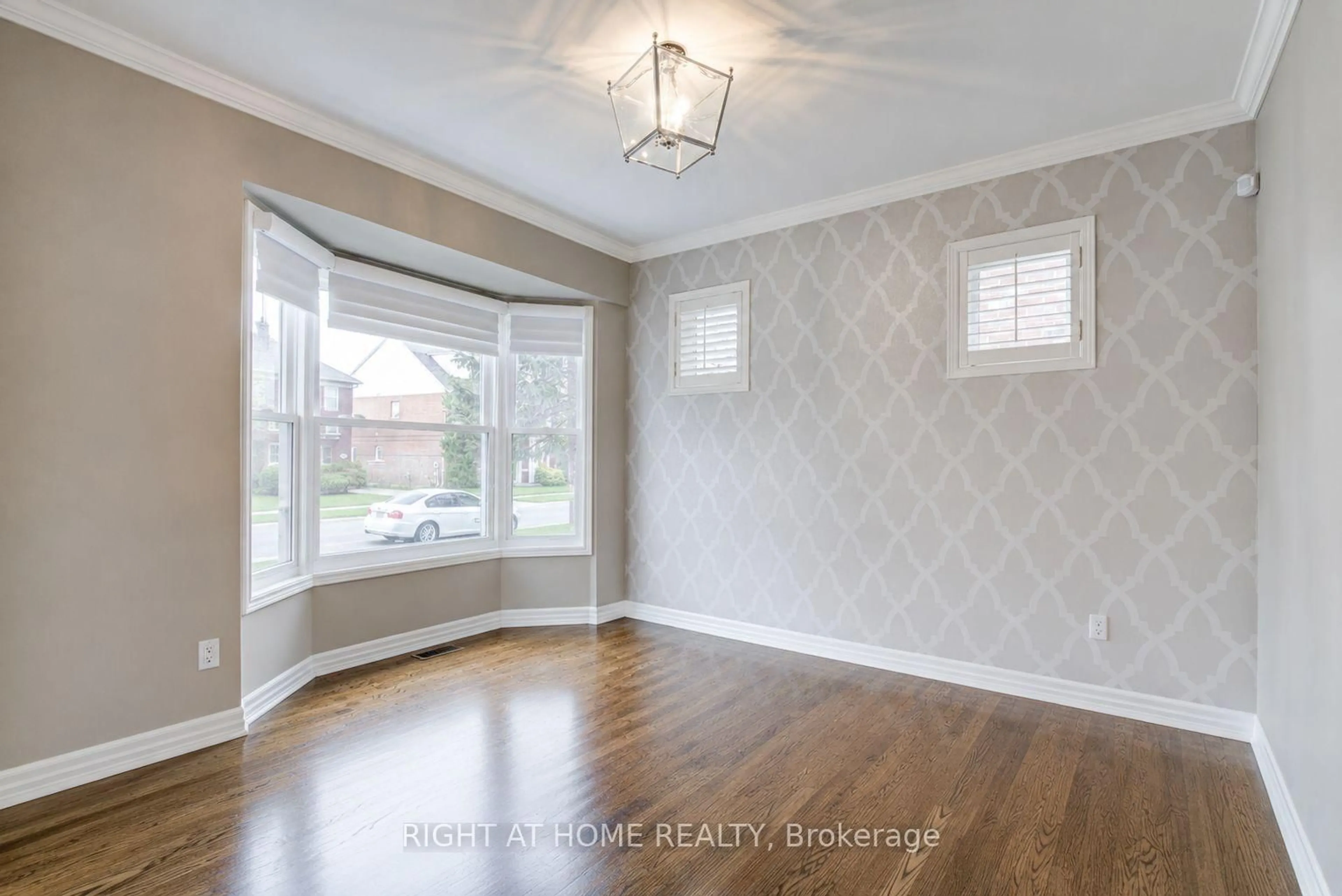 A pic of a room for 241 Lexington Rd, Oakville Ontario L6H 6L5