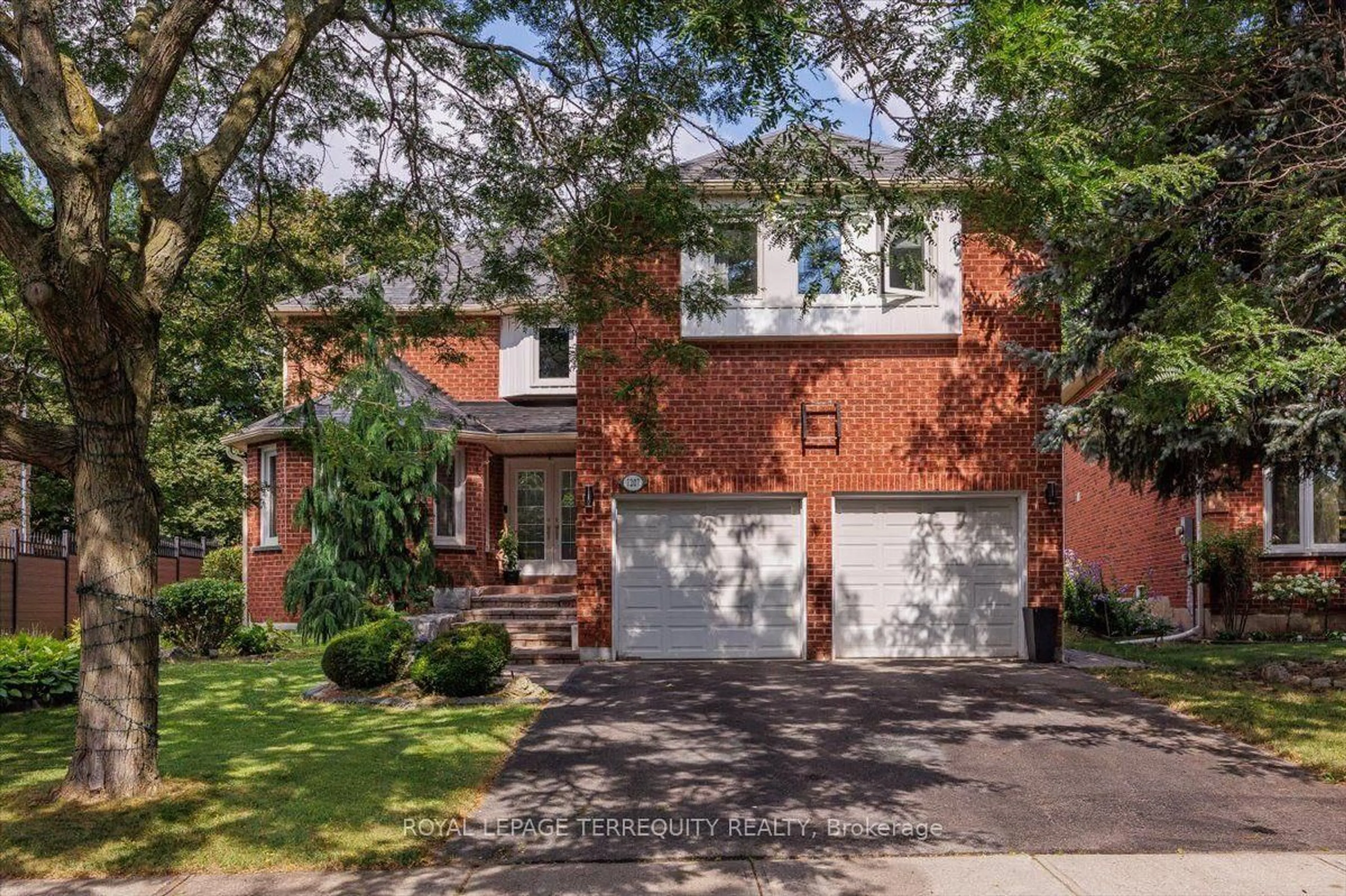 Home with brick exterior material, street for 1207 Dogwood Cres, Oakville Ontario L6J 7J2
