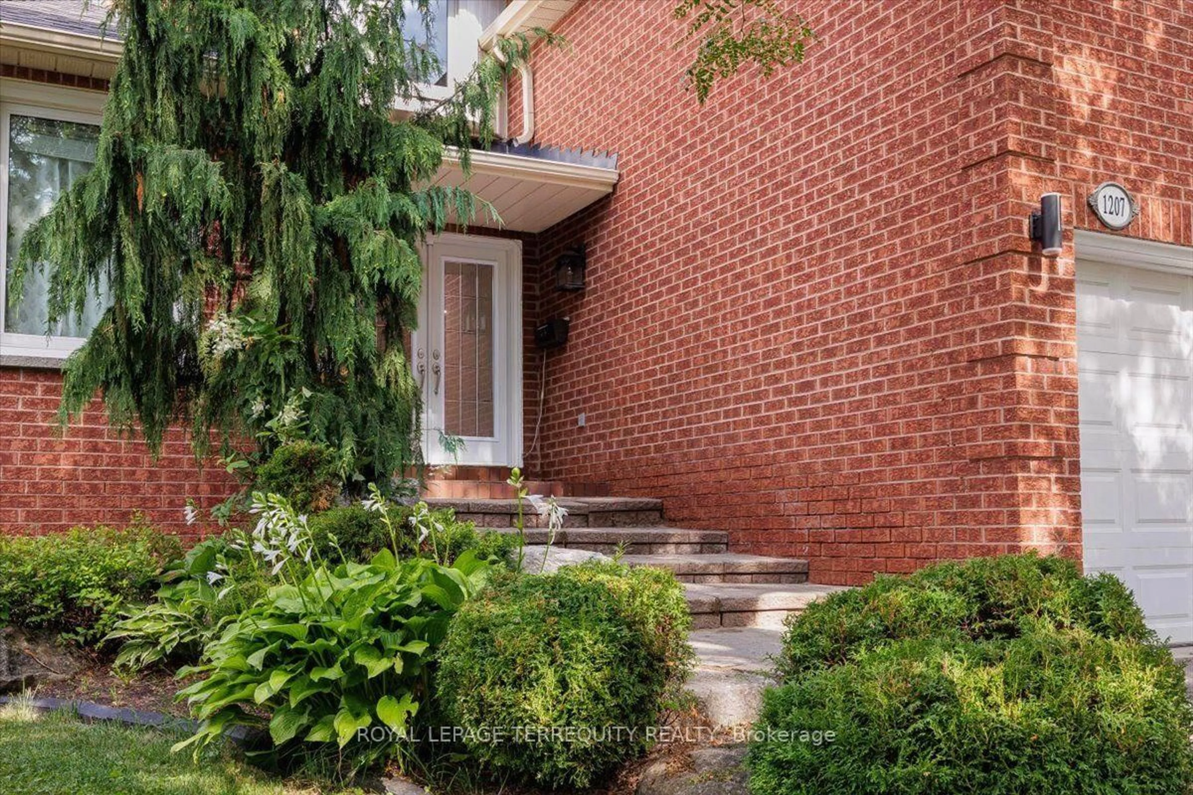 Home with brick exterior material, street for 1207 Dogwood Cres, Oakville Ontario L6J 7J2