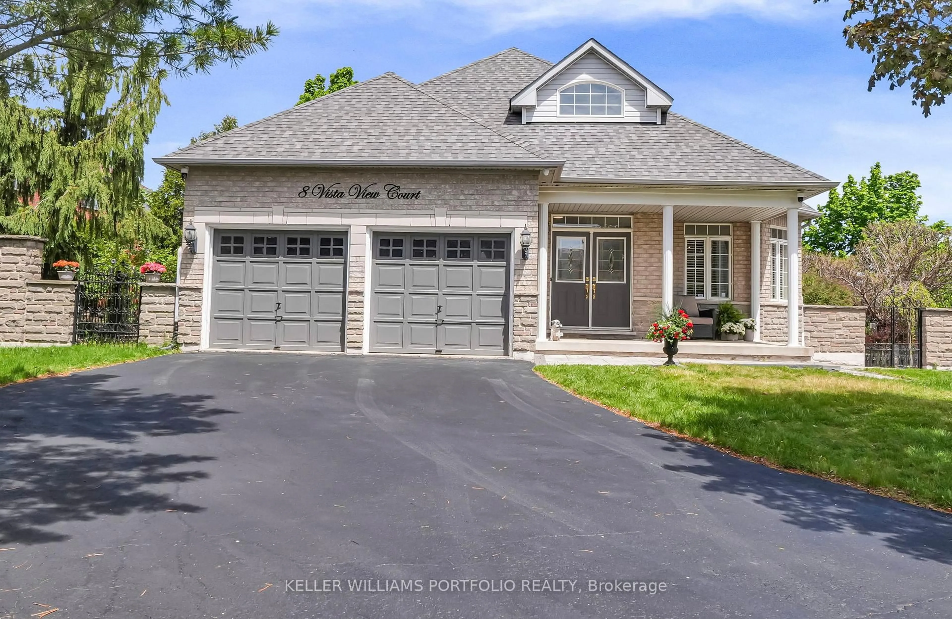 Home with brick exterior material, street for 8 Vista View Crt, Caledon Ontario L7C 1E1