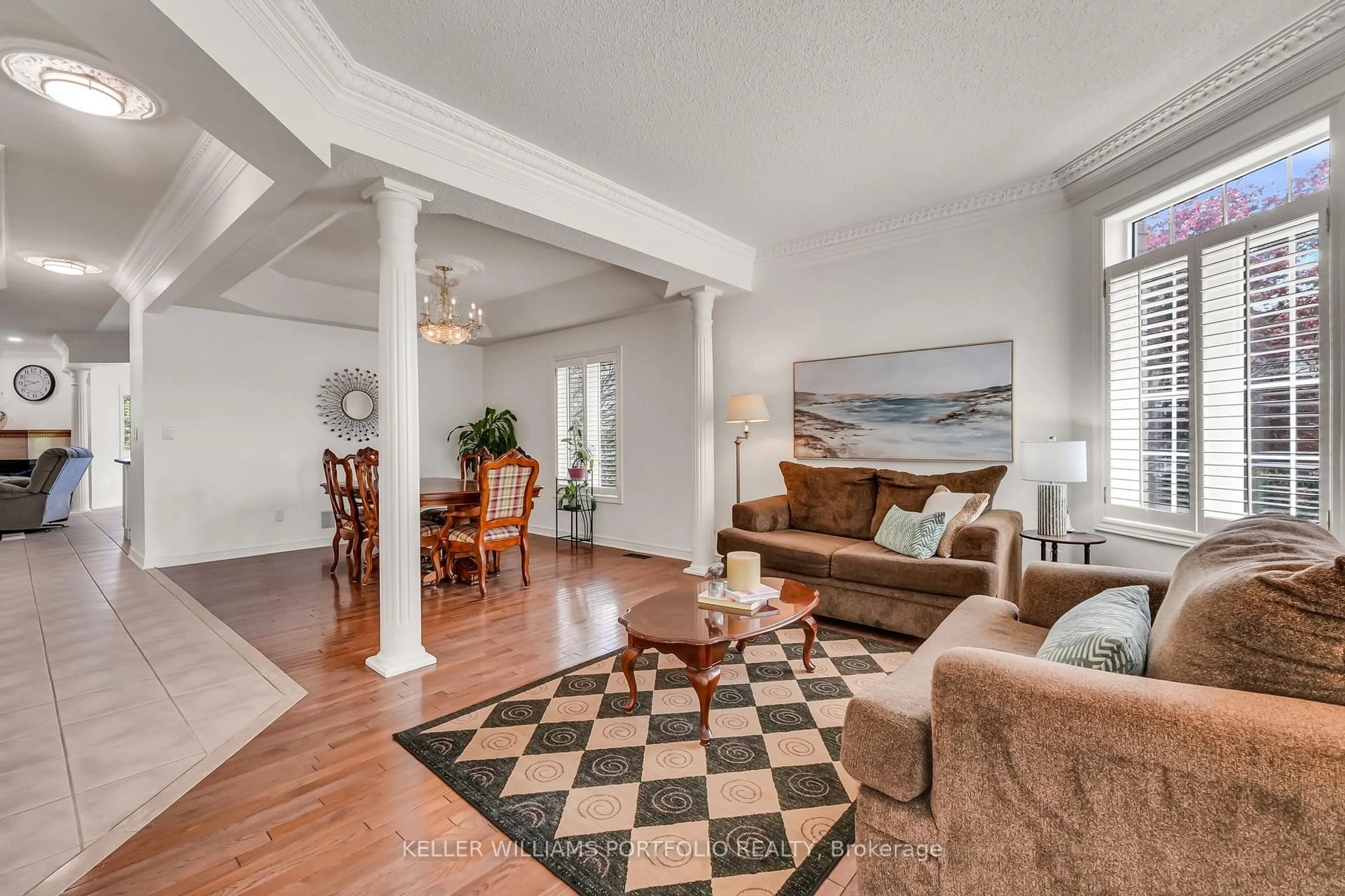 Living room with furniture, unknown for 8 Vista View Crt, Caledon Ontario L7C 1E1