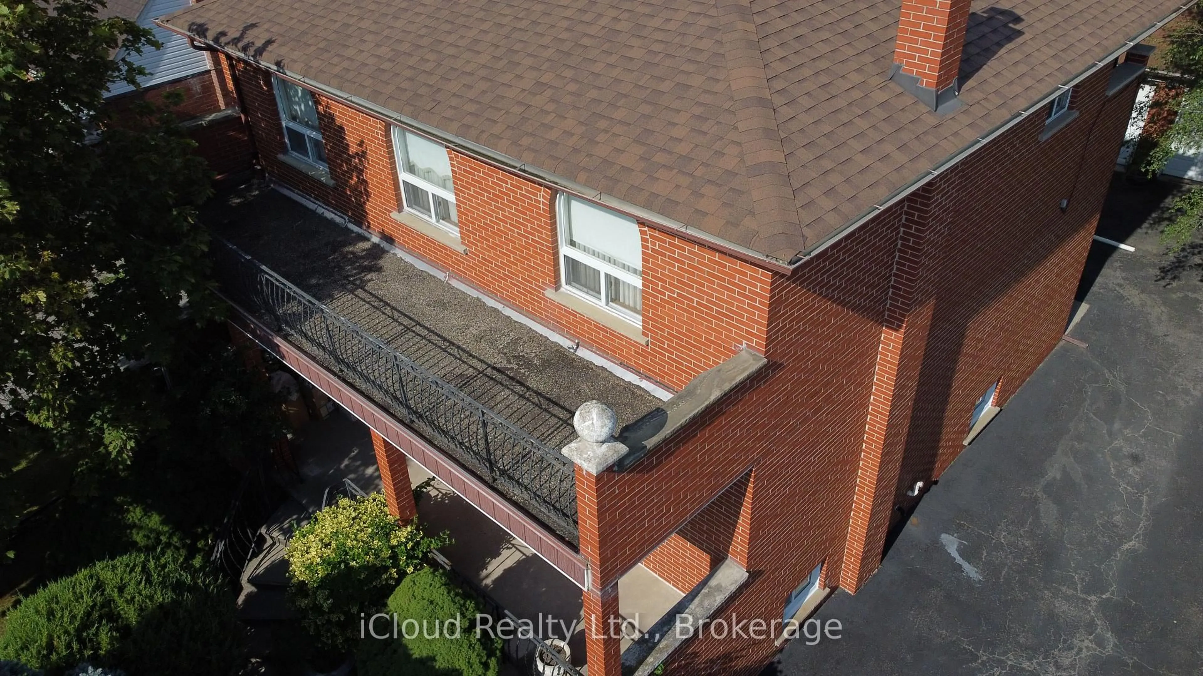 A pic from outside/outdoor area/front of a property/back of a property/a pic from drone, city buildings view from balcony for 9 Benalto Rd, Toronto Ontario M6A 2R7