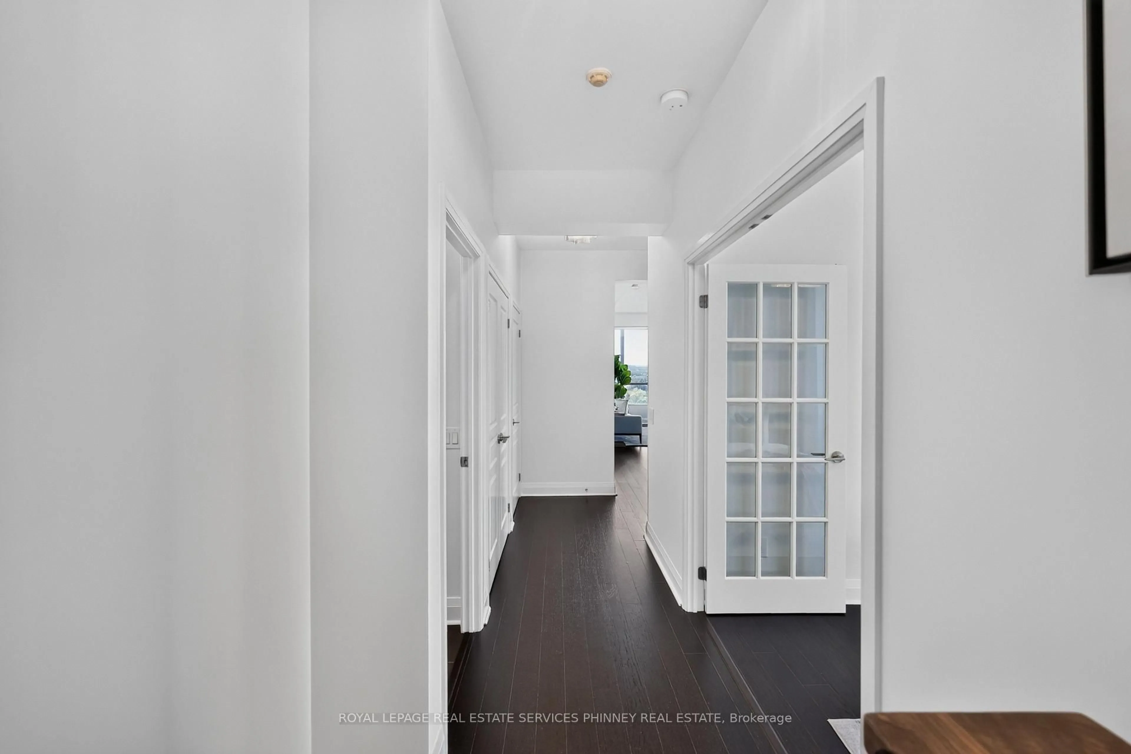 Indoor entryway for 1 Hurontario St #1705, Mississauga Ontario L5G 0A3