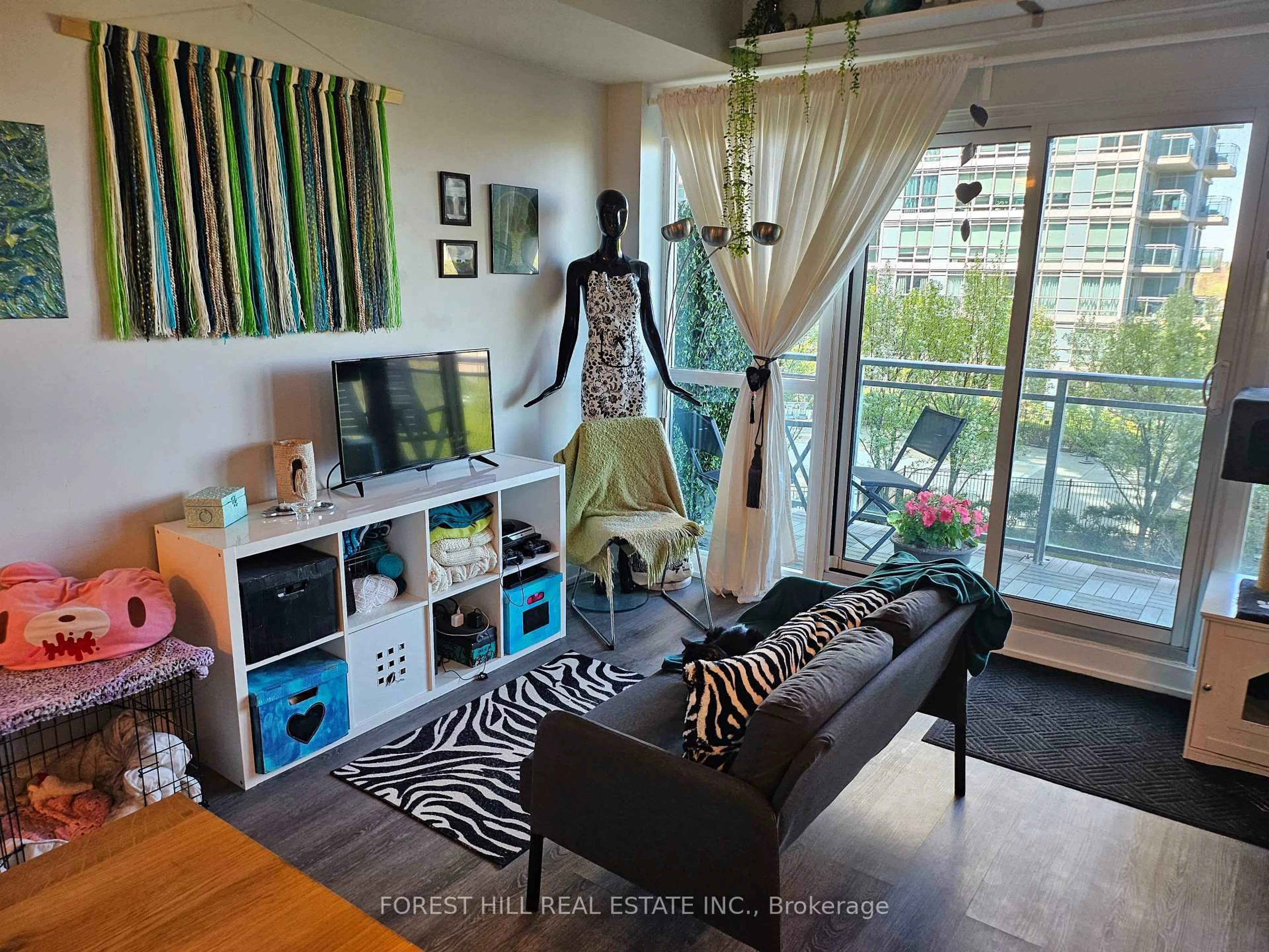 Living room with furniture, wood/laminate floor for 165 Legion Rd #623, Toronto Ontario M8Y 0B3