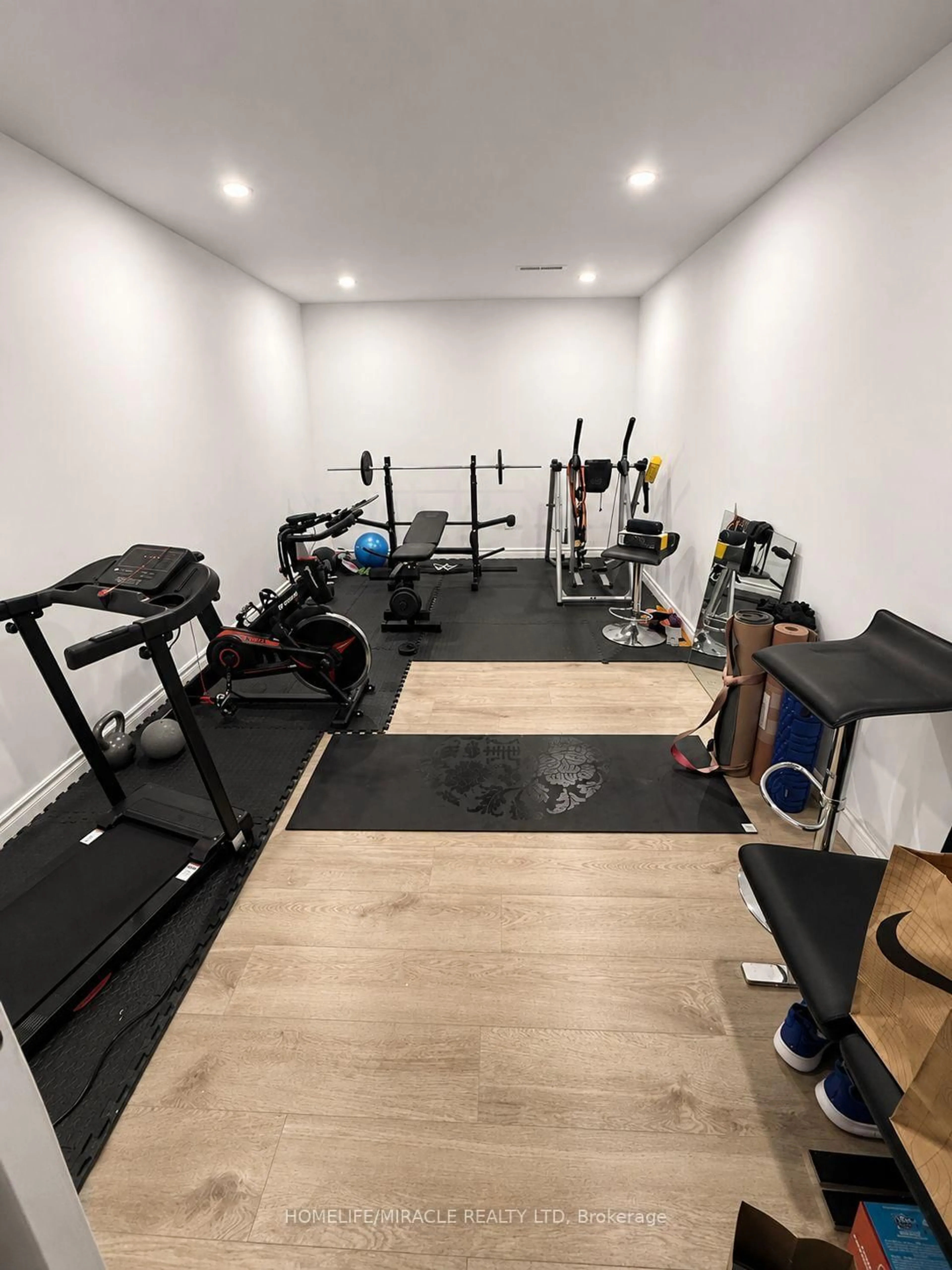 Gym or fitness room for 23 Brussels St, Toronto Ontario M8Y 1H2