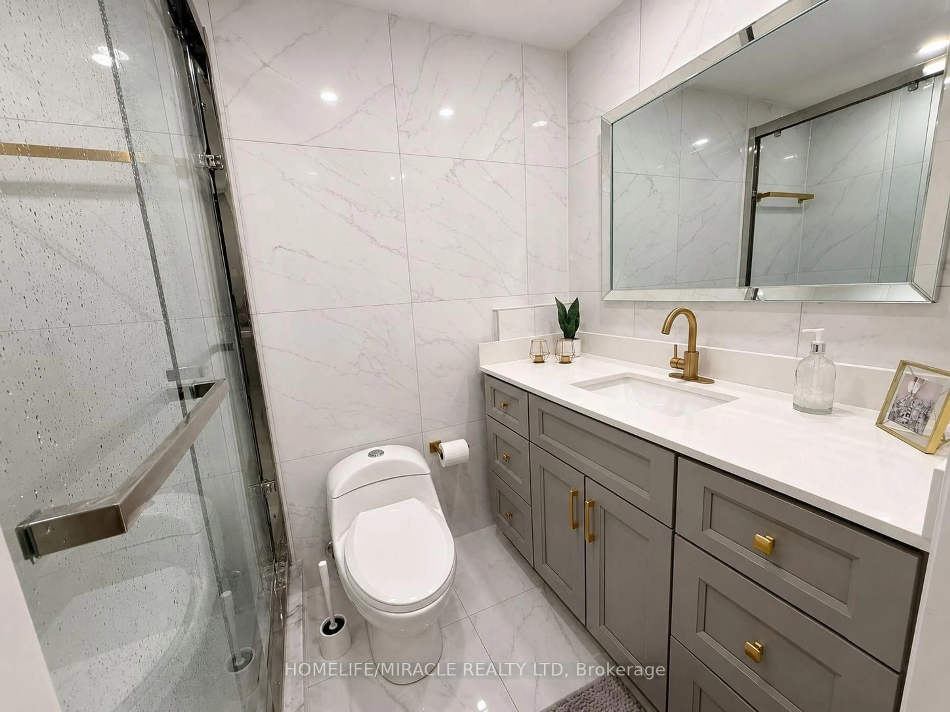 Standard bathroom, ceramic/tile floor for 23 Brussels St, Toronto Ontario M8Y 1H2