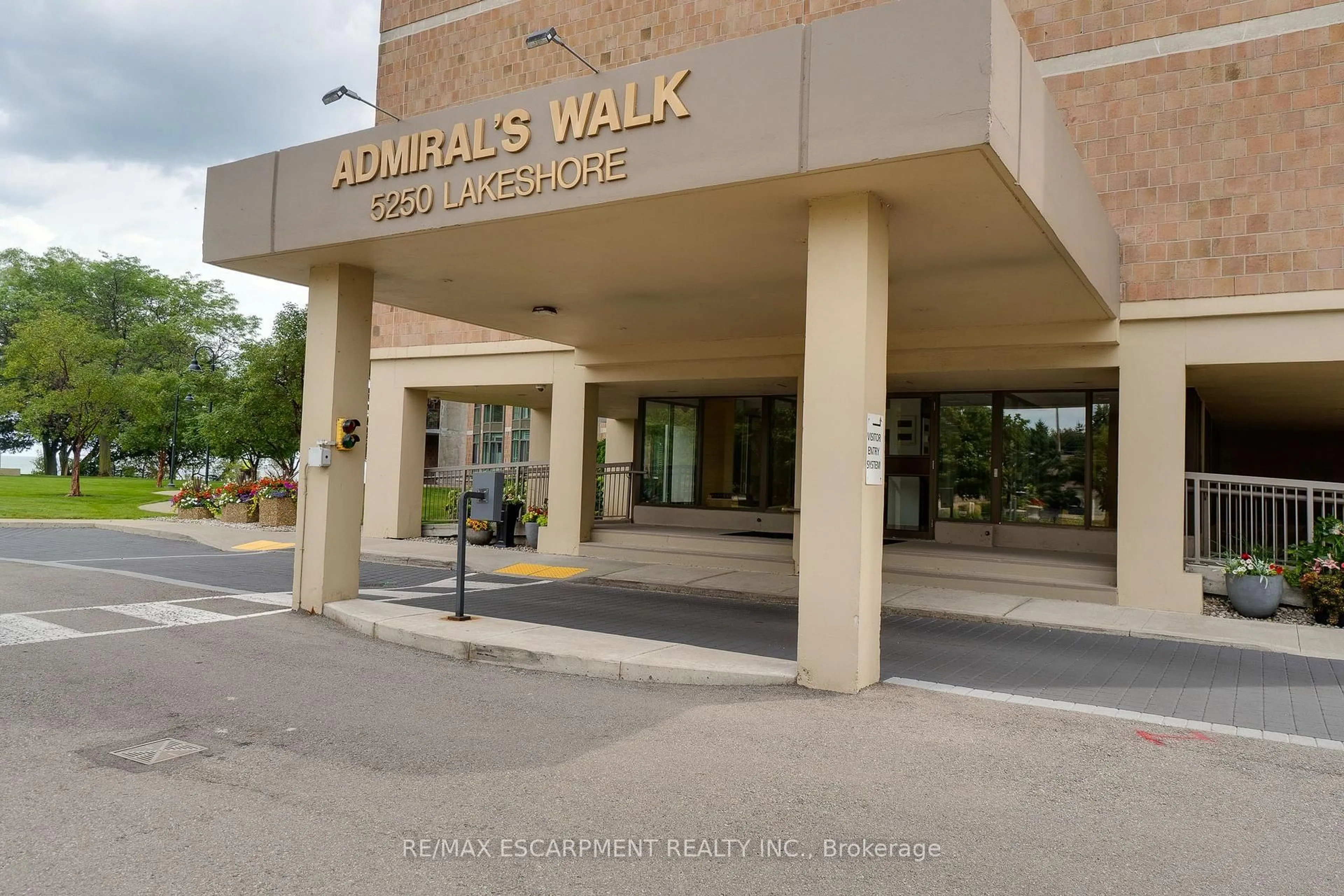 Lobby for 5250 Lakeshore Rd #1207, Burlington Ontario L7L 5L2