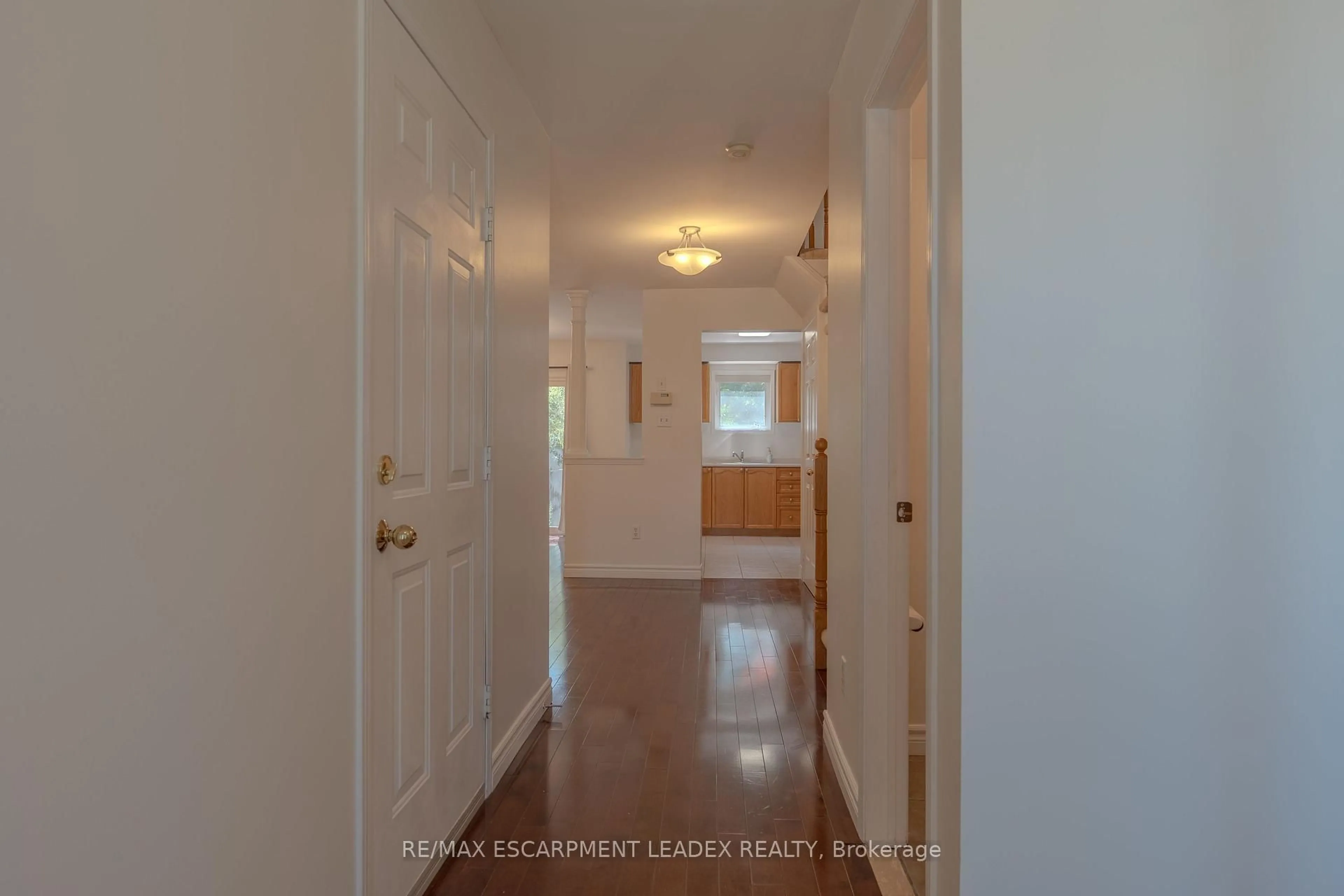Indoor entryway for 4008 Berton Ave, Burlington Ontario L7M 4M6