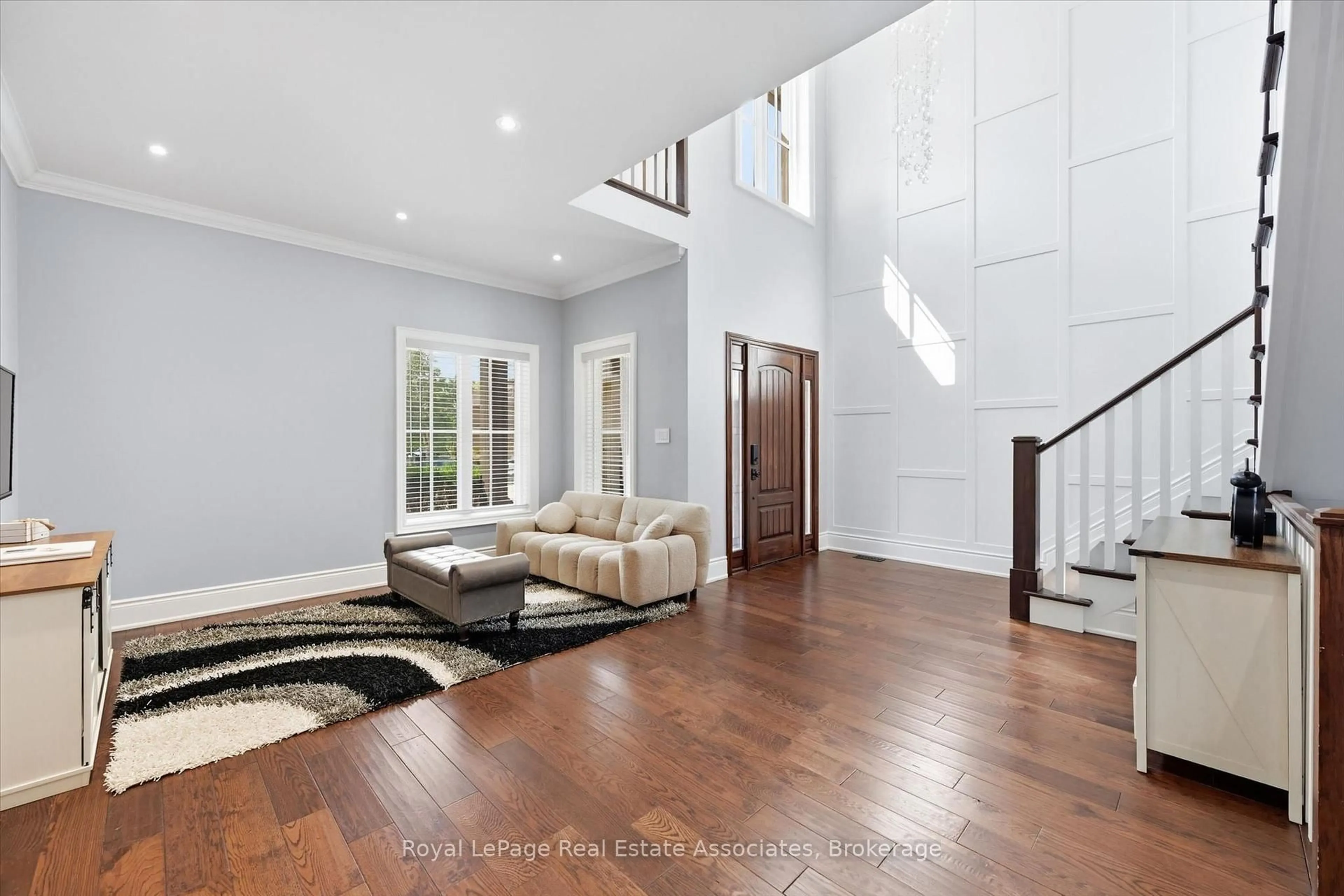Indoor entryway for 2312 Ridgeview Crt, Burlington Ontario L7M 4N5
