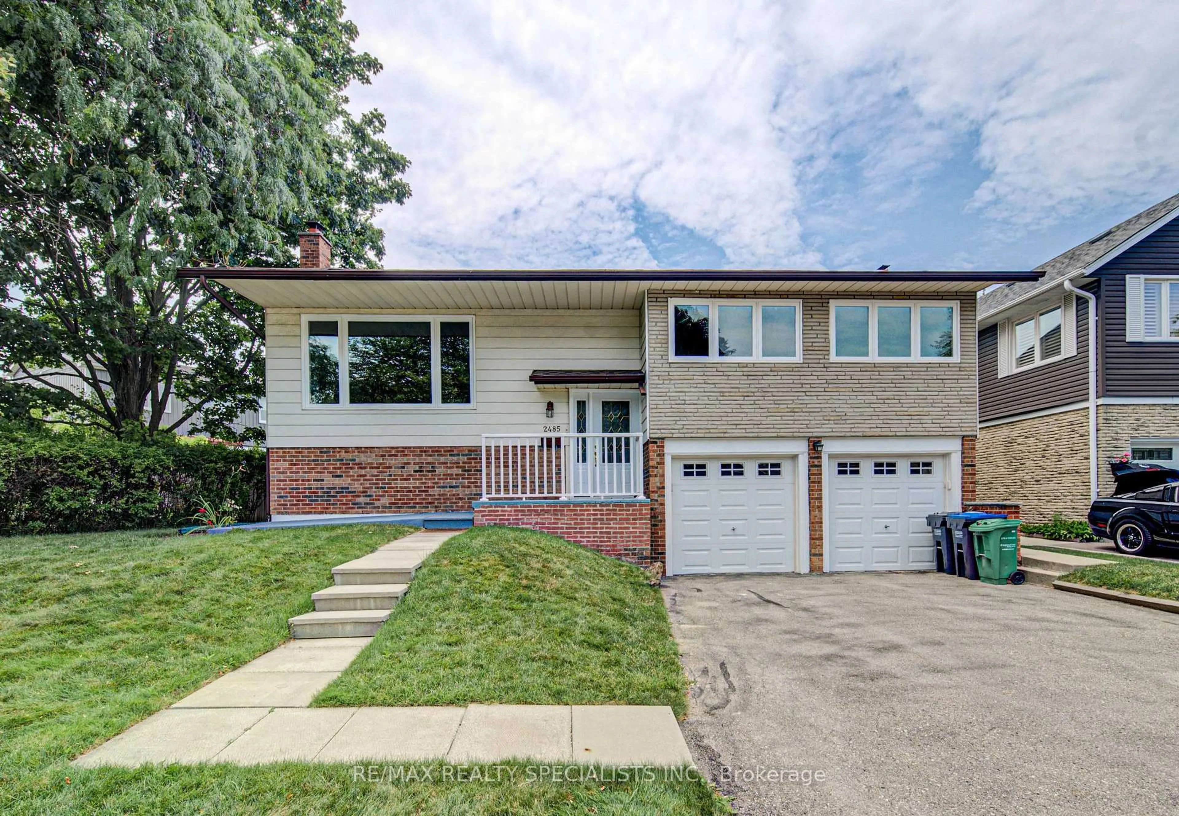 Home with brick exterior material, street for 2485 Council Ring Rd, Mississauga Ontario L5L 1E8
