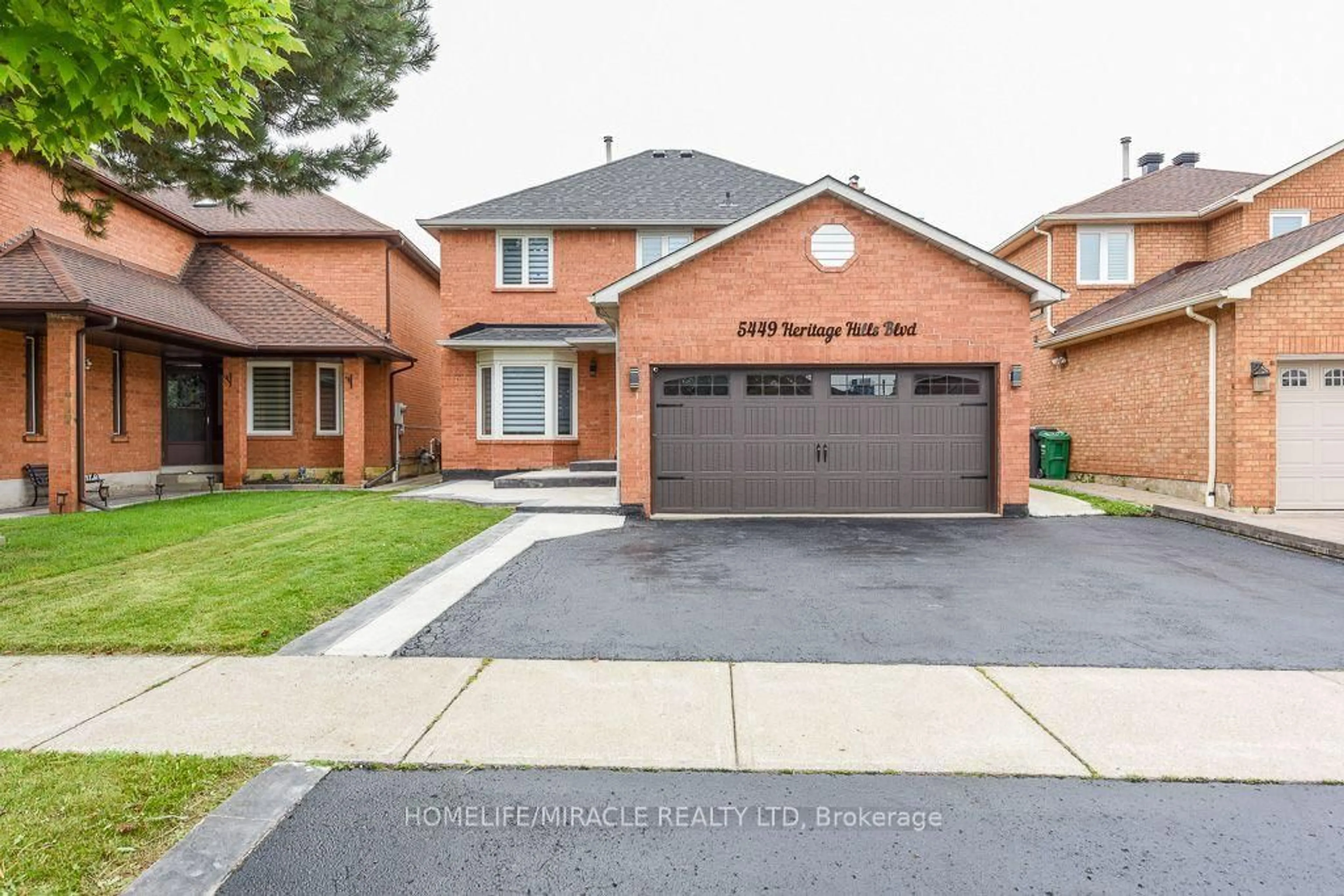 Home with brick exterior material, street for 5449 Heritage Hills Blvd, Mississauga Ontario L5R 2H4