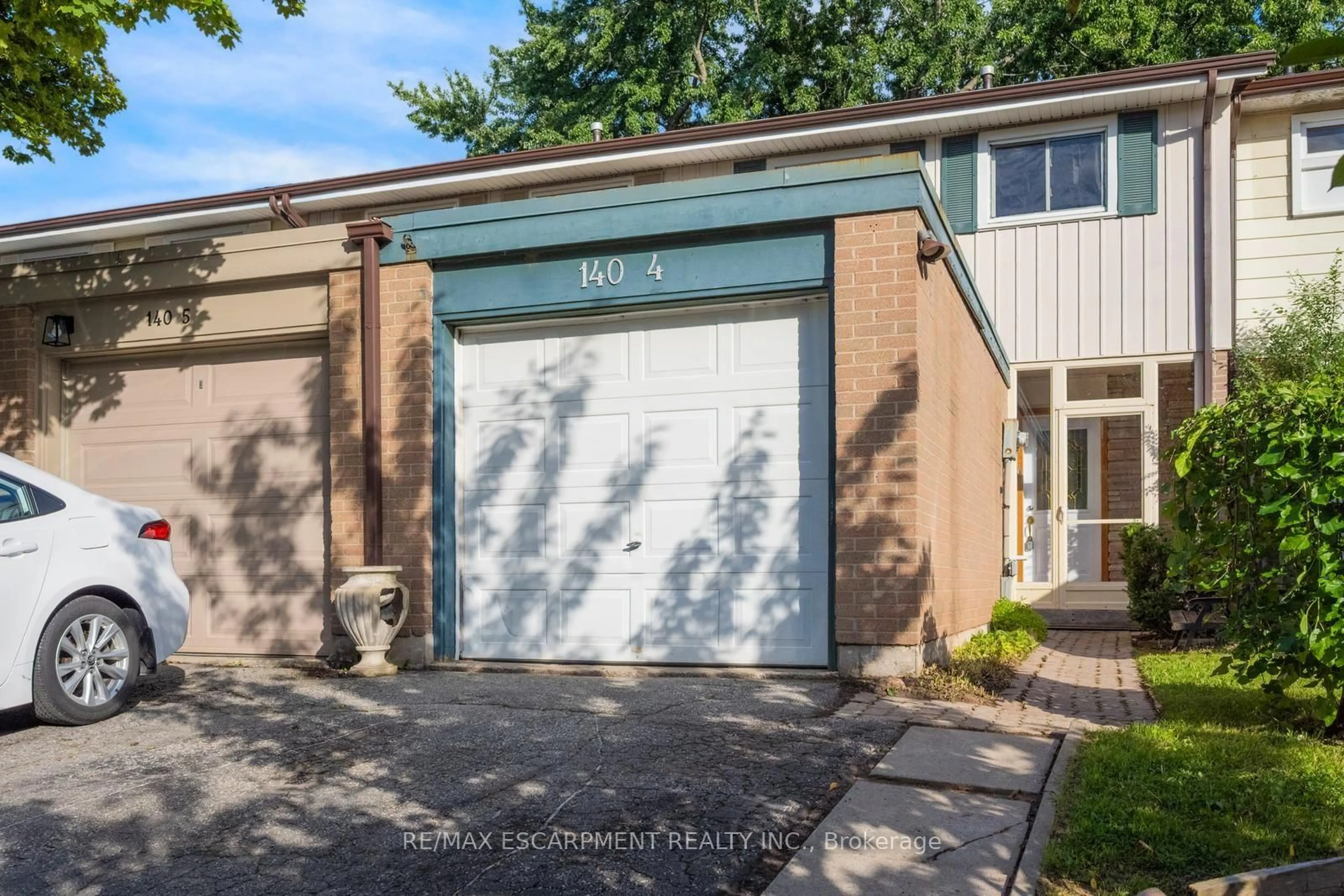 Home with brick exterior material, street for 140 Ripley Crt #4, Oakville Ontario L6H 1H1