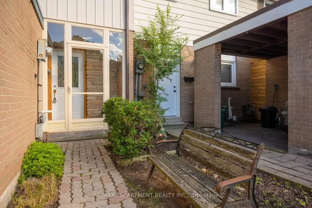 140 Ripley Crt #4, Oakville 3