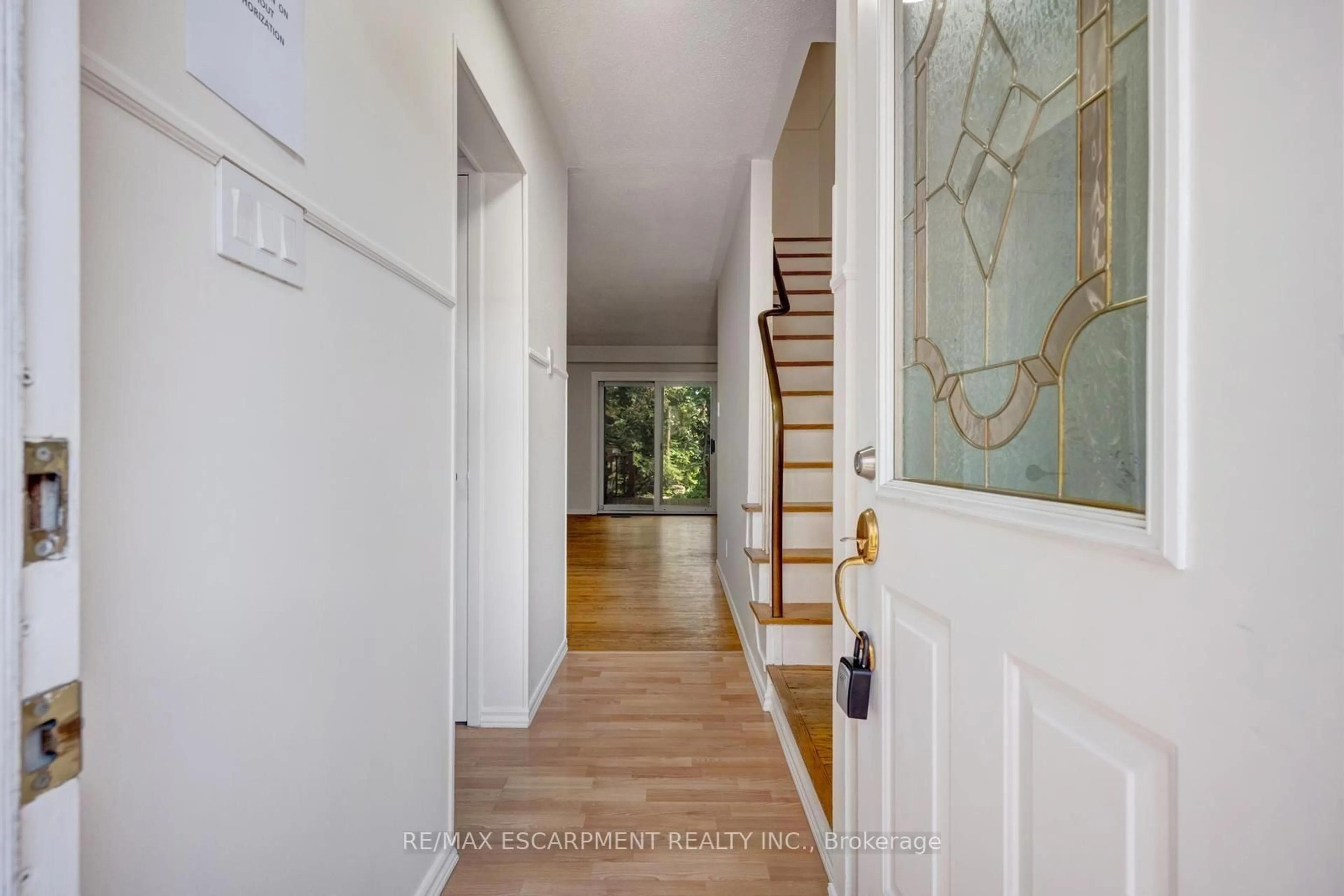 Indoor entryway for 140 Ripley Crt #4, Oakville Ontario L6H 1H1