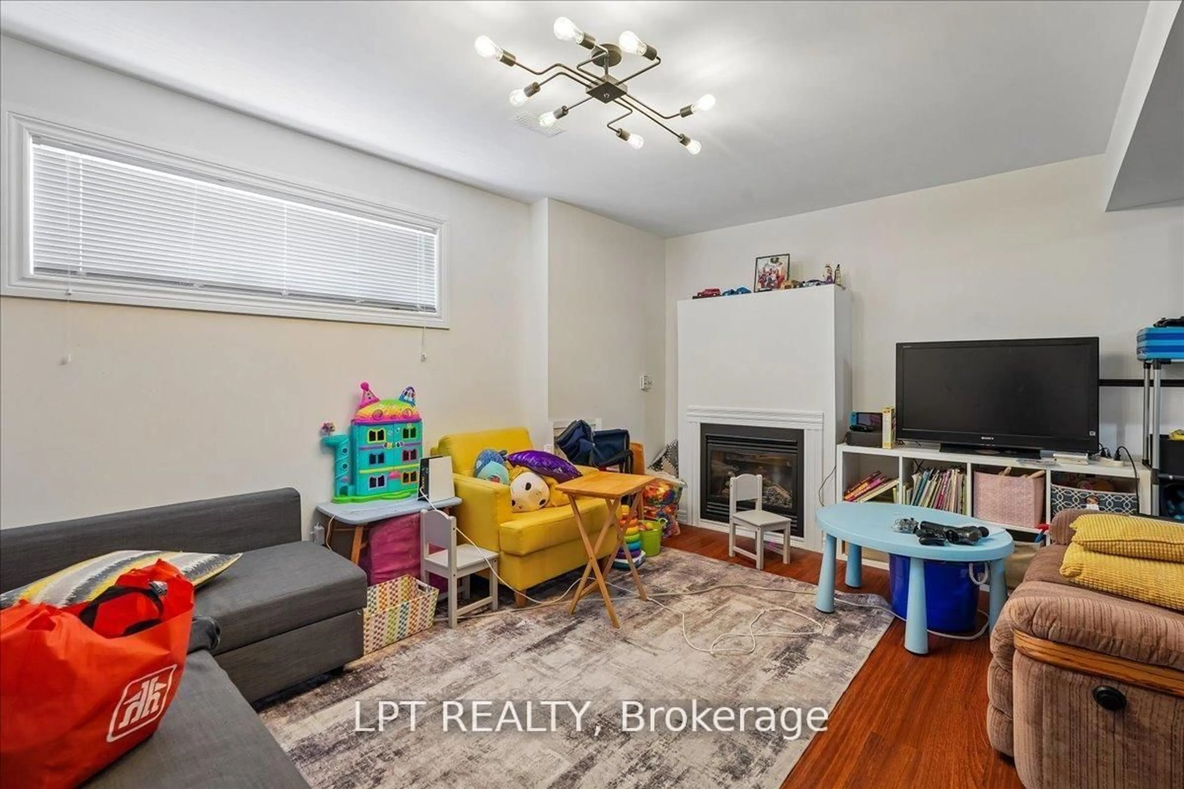 Living room with furniture, unknown for 19 Terrastone Crt, Caledon Ontario L7E 2H1