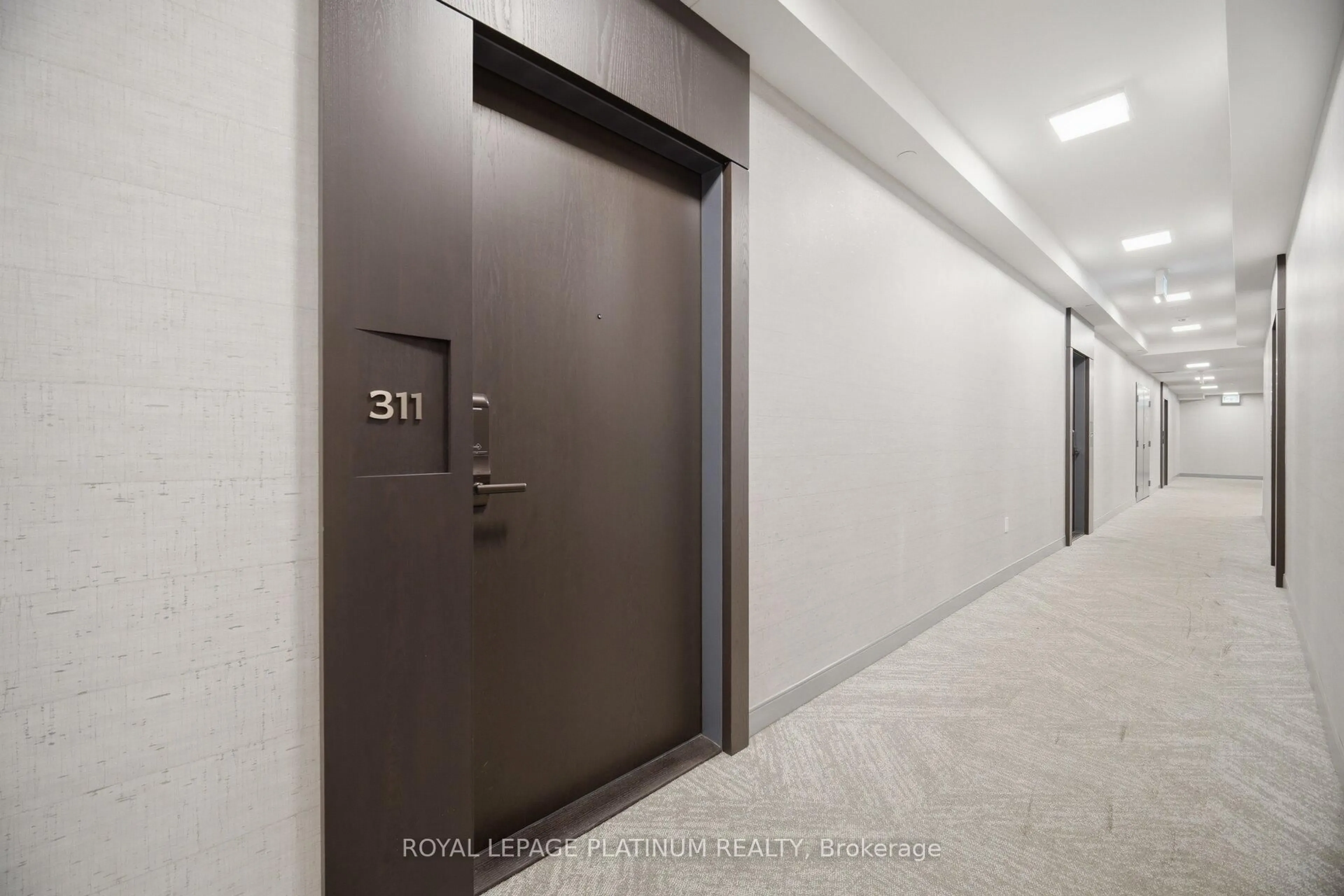 Indoor foyer for 412 Silver Maple Rd #311, Oakville Ontario L6H 7E3