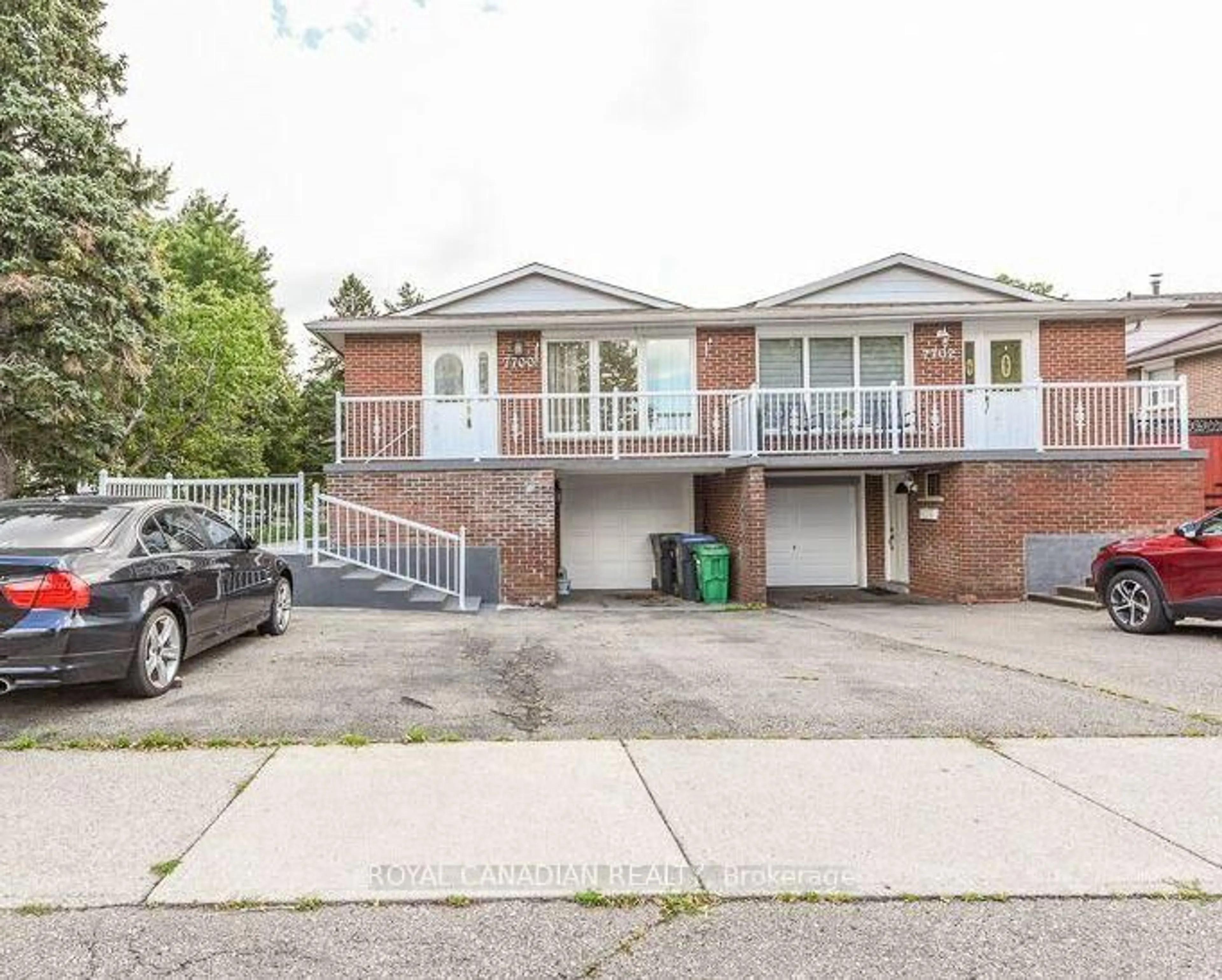 Home with brick exterior material, street for 7700 Kittridge Dr, Mississauga Ontario L4T 3J6