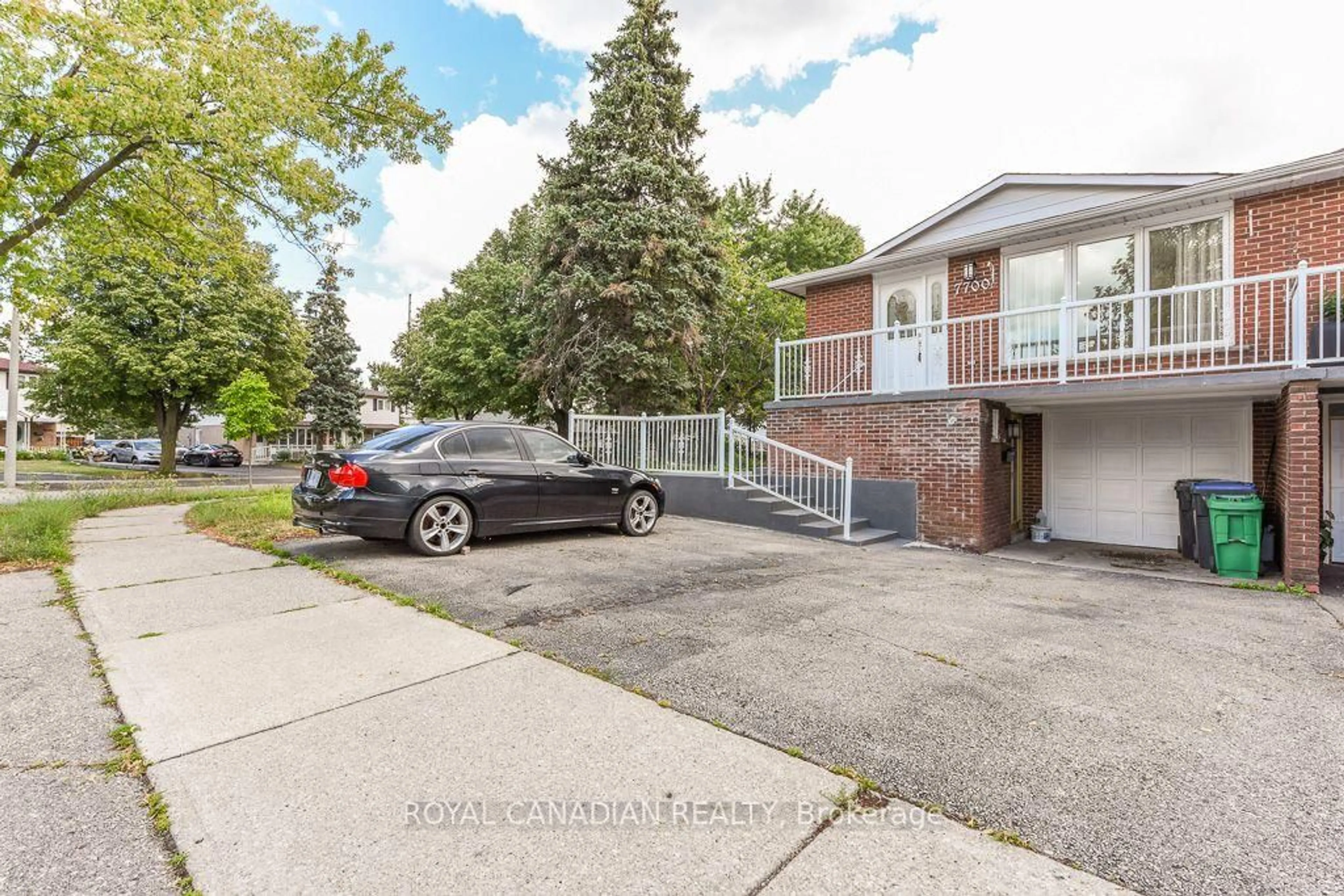 Unknown for 7700 Kittridge Dr, Mississauga Ontario L4T 3J6