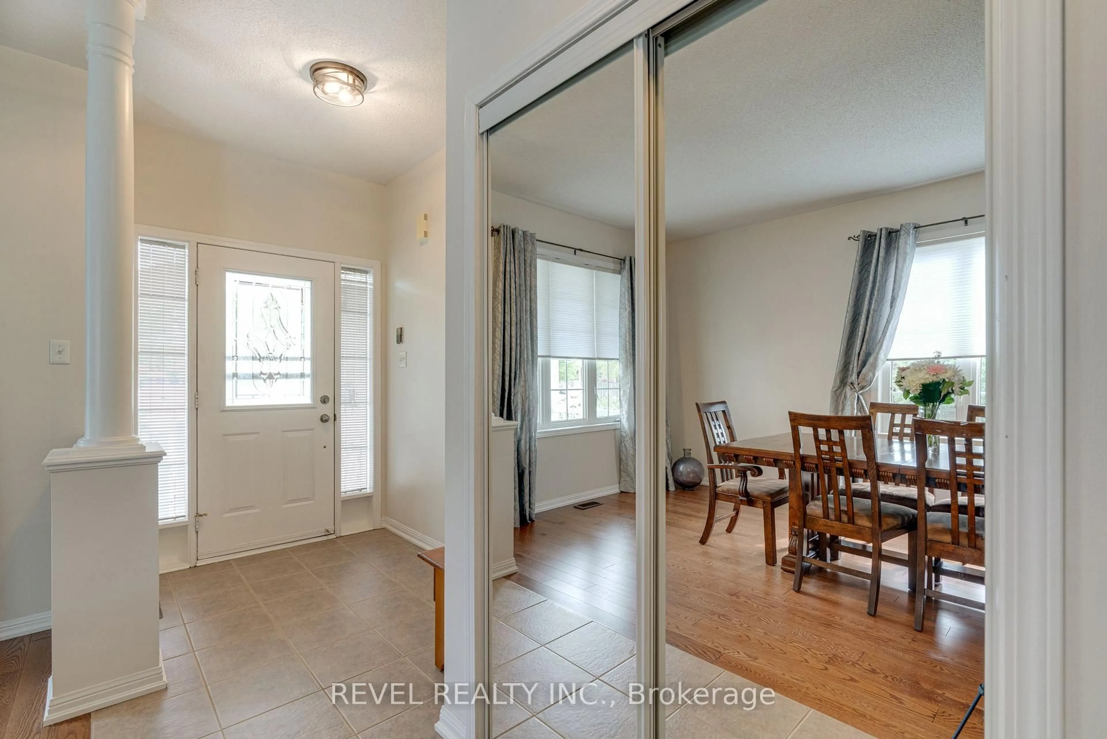 Indoor entryway for 71 Livingston Rd, Milton Ontario L9T 6B8