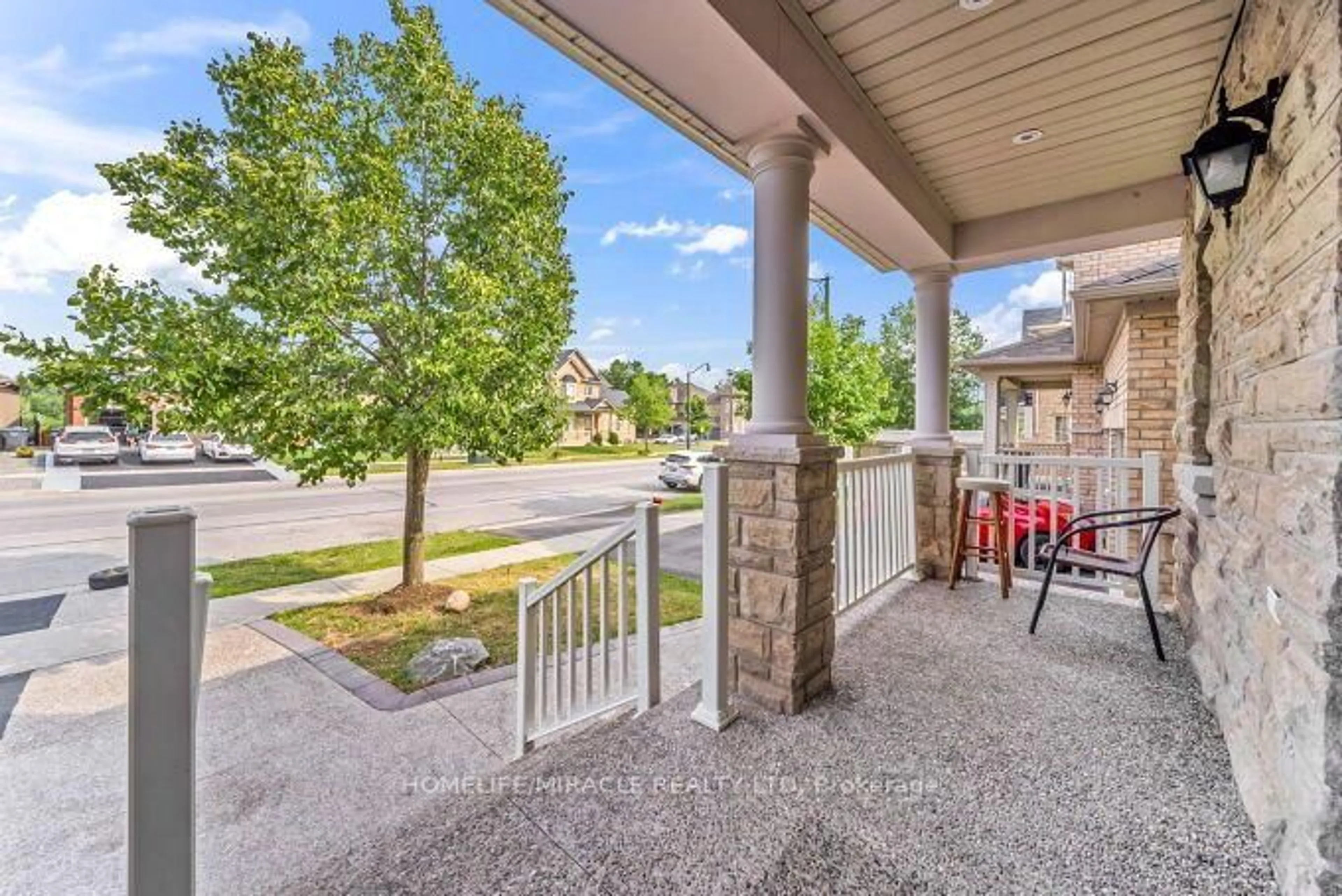 Patio, street for 14 Bonnie Braes Dr, Brampton Ontario L6Y 0X4