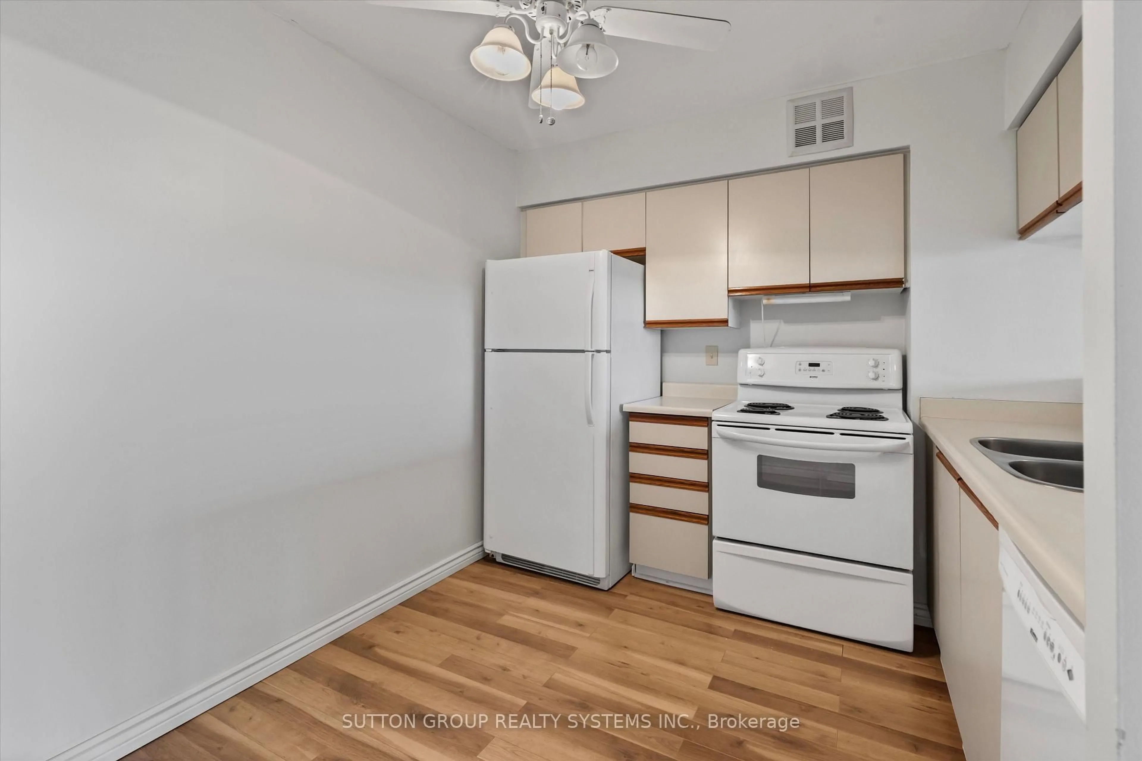 Standard kitchen, unknown for 26 Hanover Rd #609, Brampton Ontario L6S 4T2