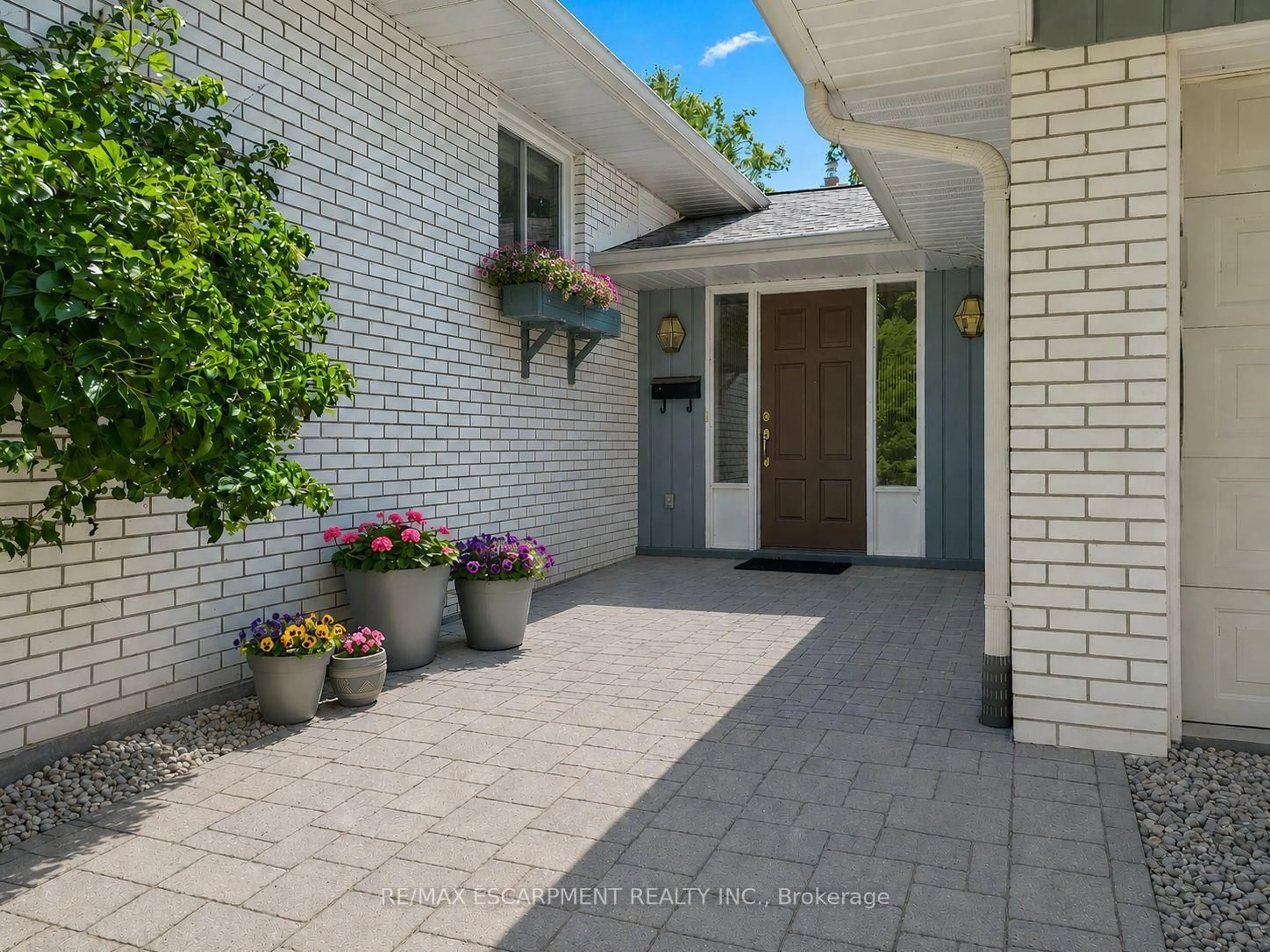 Indoor entryway for 1320 Gatehouse Dr, Mississauga Ontario L5H 1A5