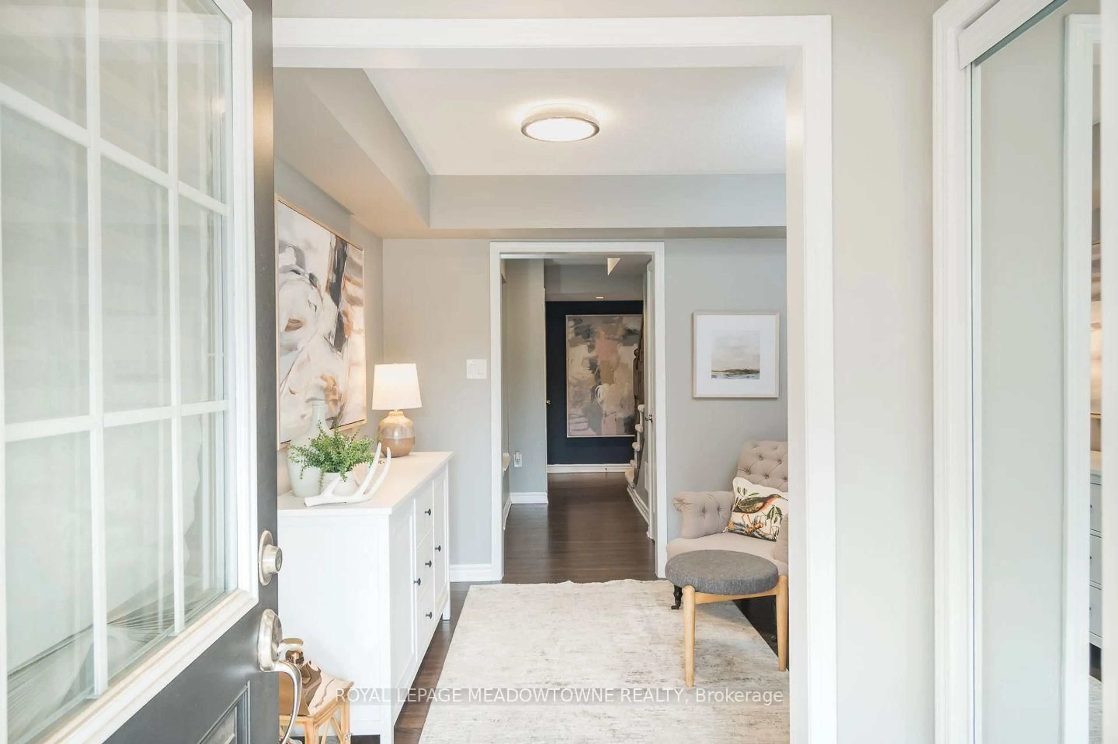 Indoor entryway for 275 Eves Gate, Milton Ontario L9E 0A2