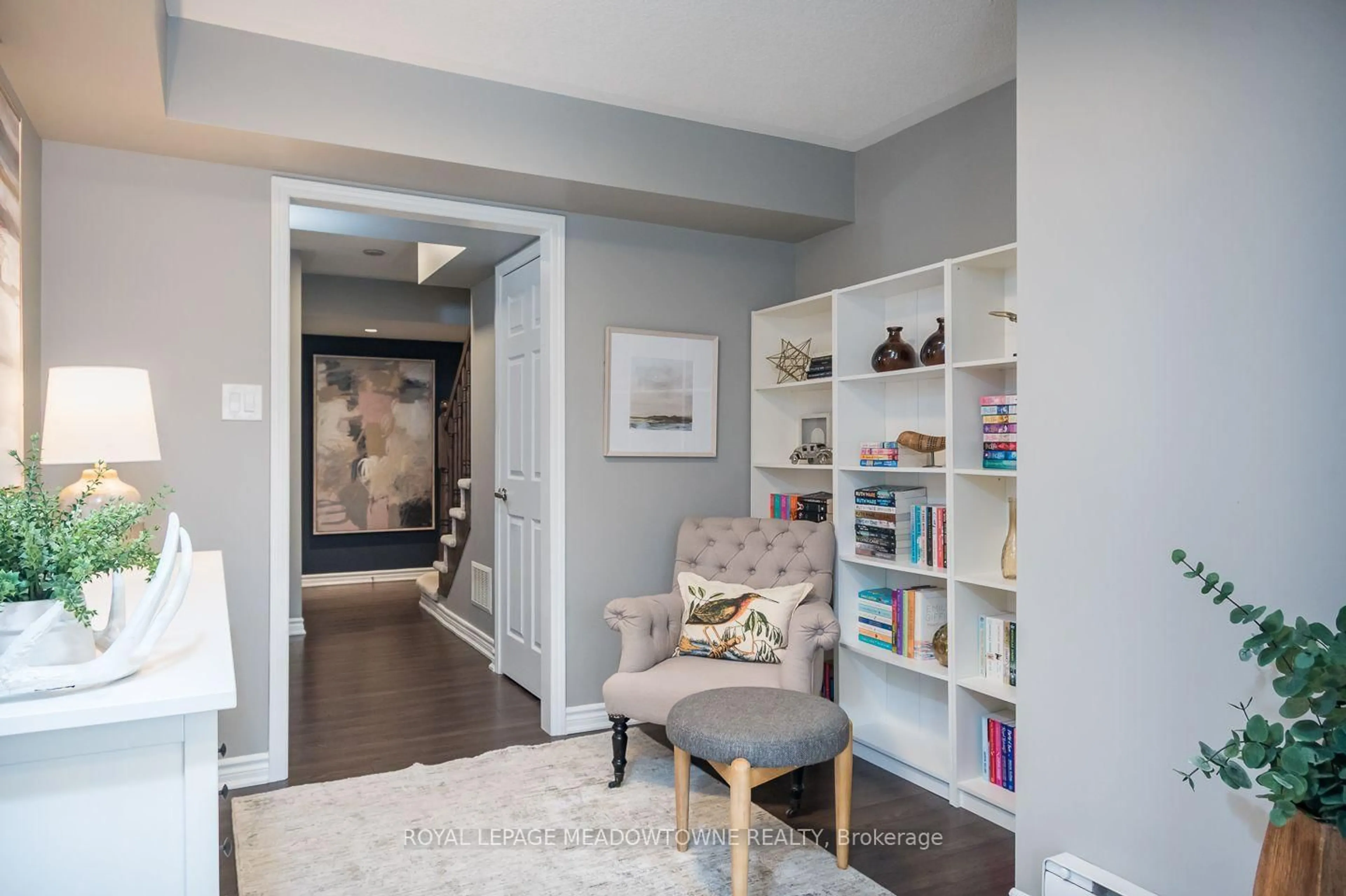 Indoor entryway for 275 Eves Gate, Milton Ontario L9E 0A2