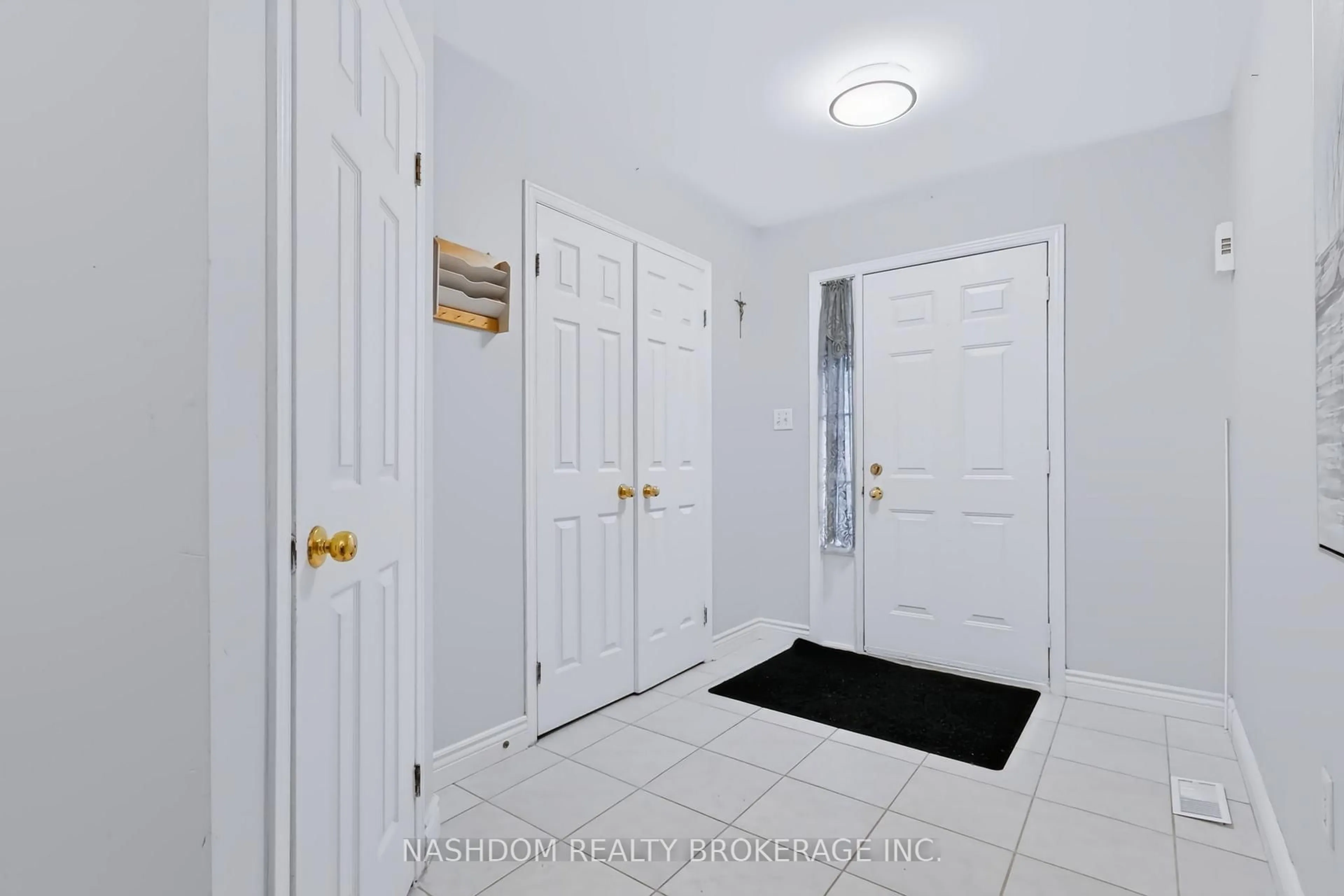 Indoor entryway for 1283 Blanshard Dr #14, Burlington Ontario L7M 4T8