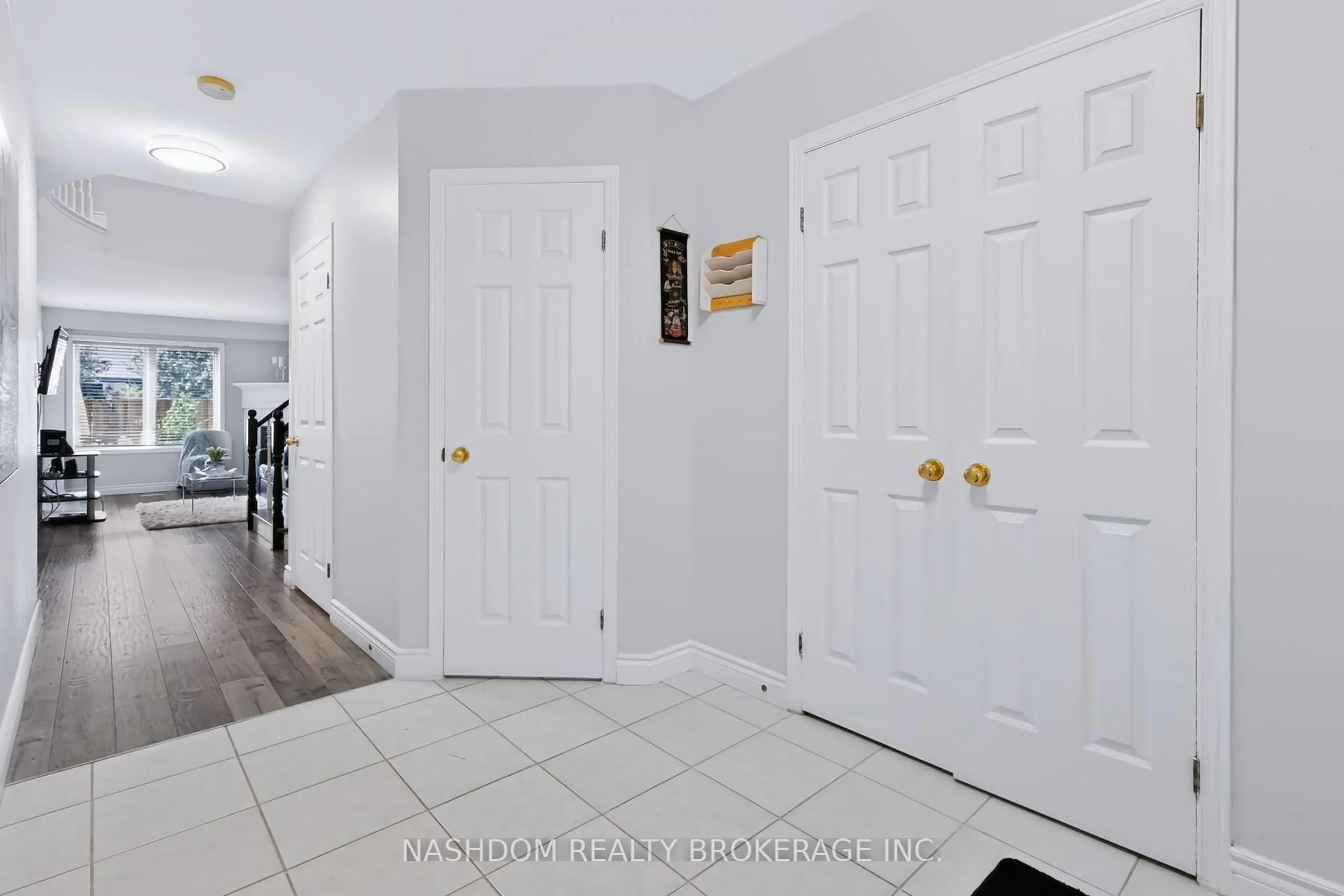 Indoor entryway for 1283 Blanshard Dr #14, Burlington Ontario L7M 4T8