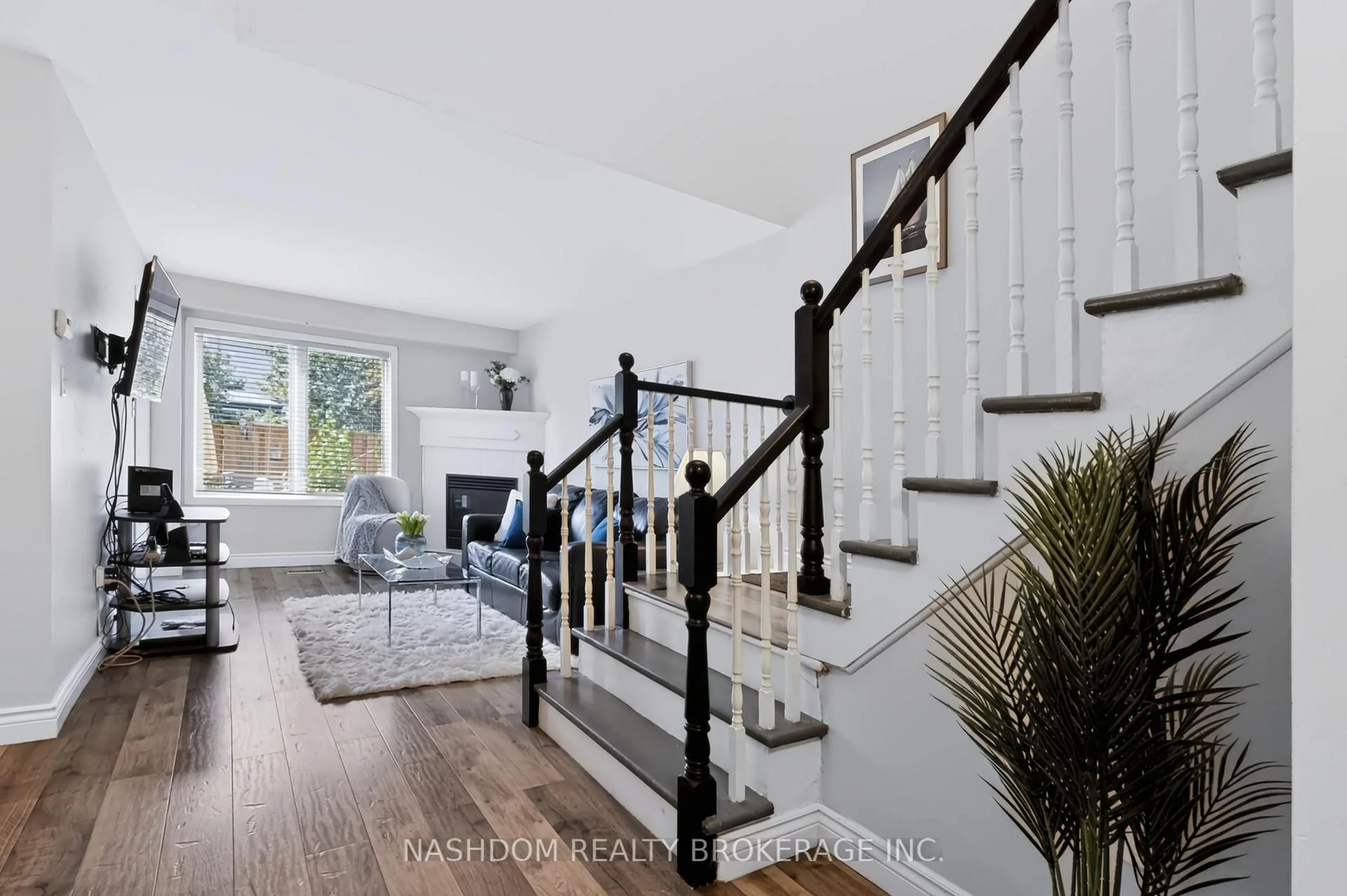 Stairs for 1283 Blanshard Dr #14, Burlington Ontario L7M 4T8