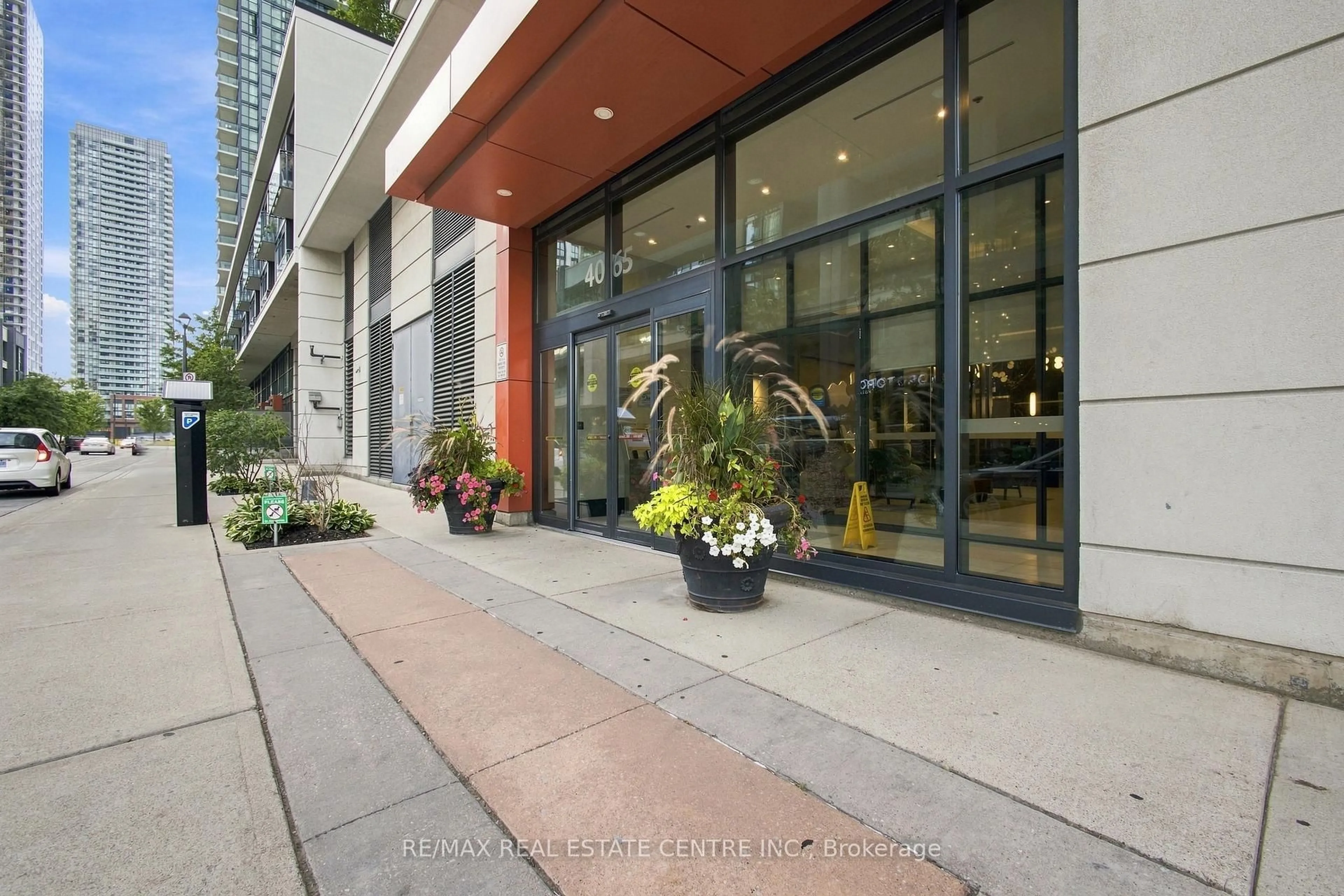 Patio, street for 4065 Brickstone Mews #1103, Mississauga Ontario L5B 0G3