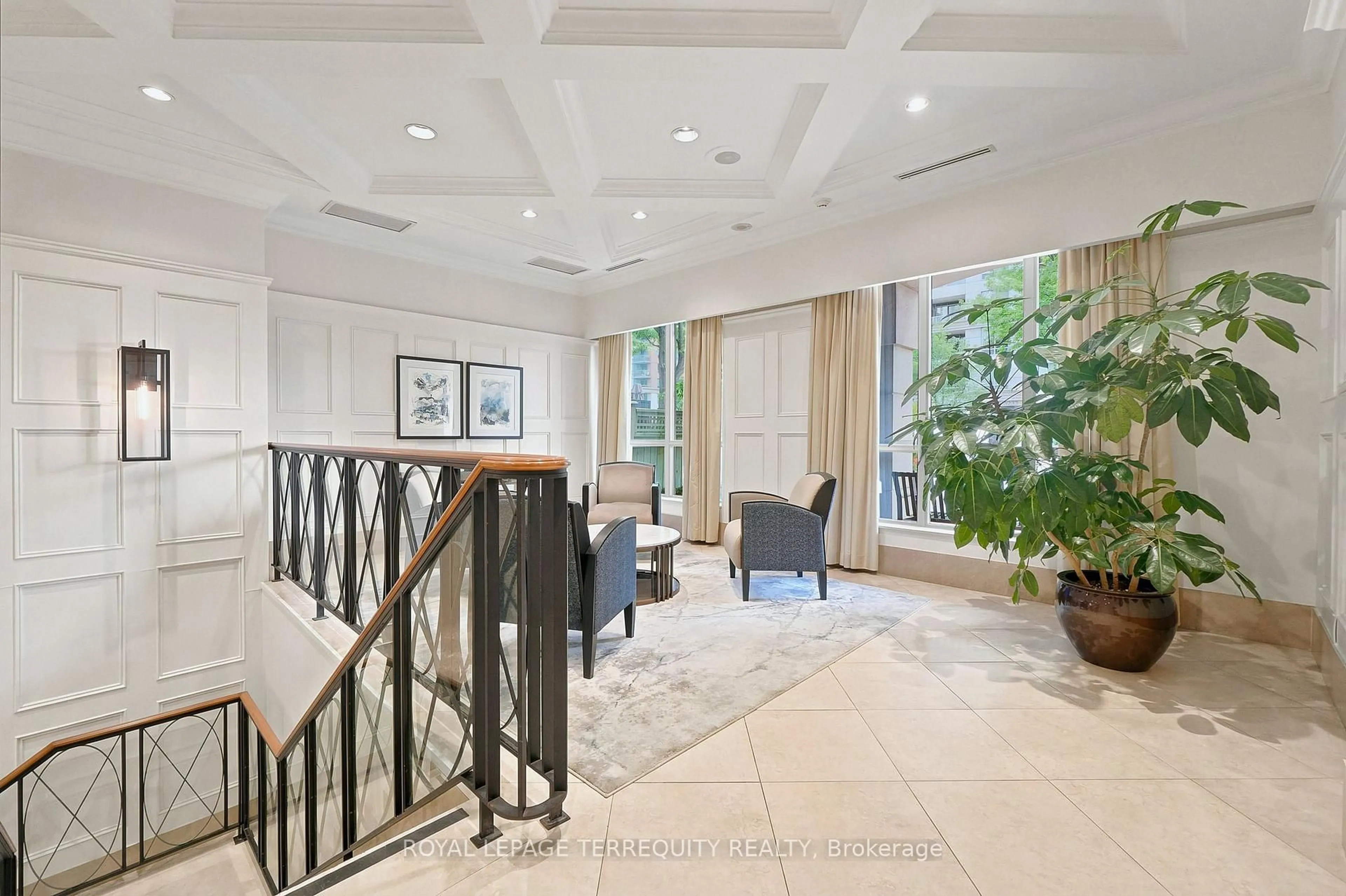 Indoor foyer for 5229 Dundas St #405, Toronto Ontario M9B 6L9