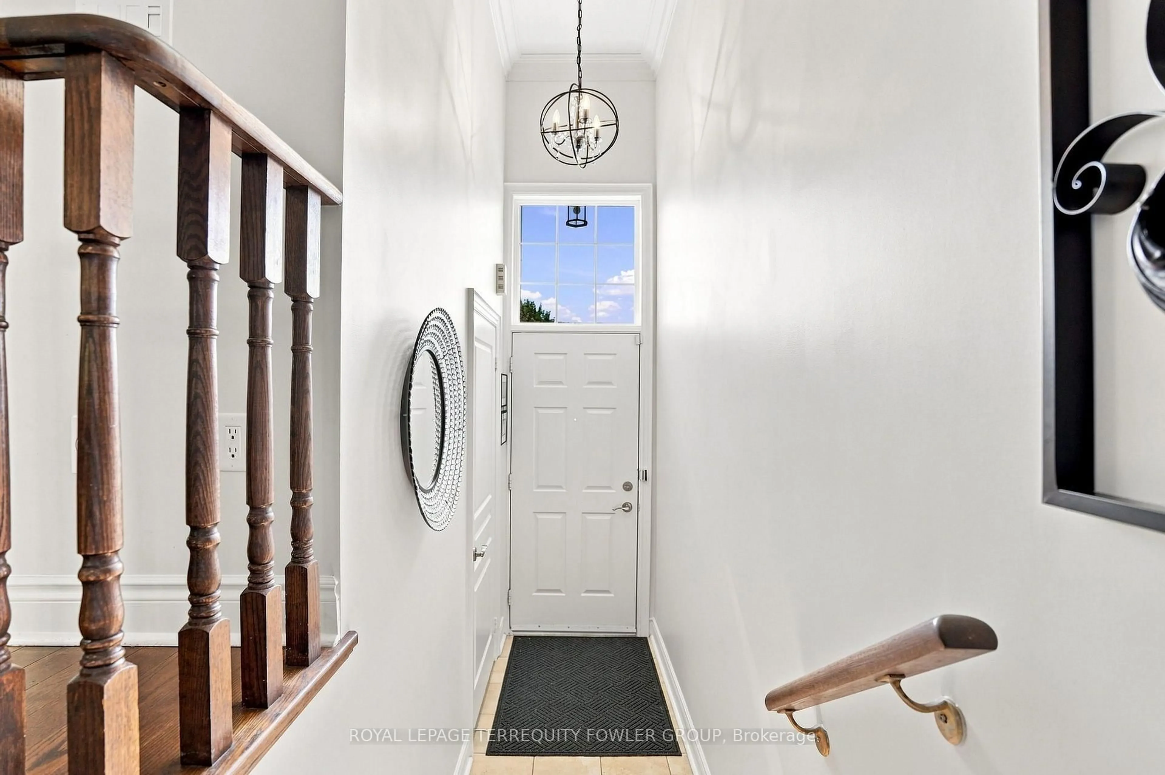 Indoor entryway for 92 Rolling Hills Lane, Caledon Ontario L7E 4E1
