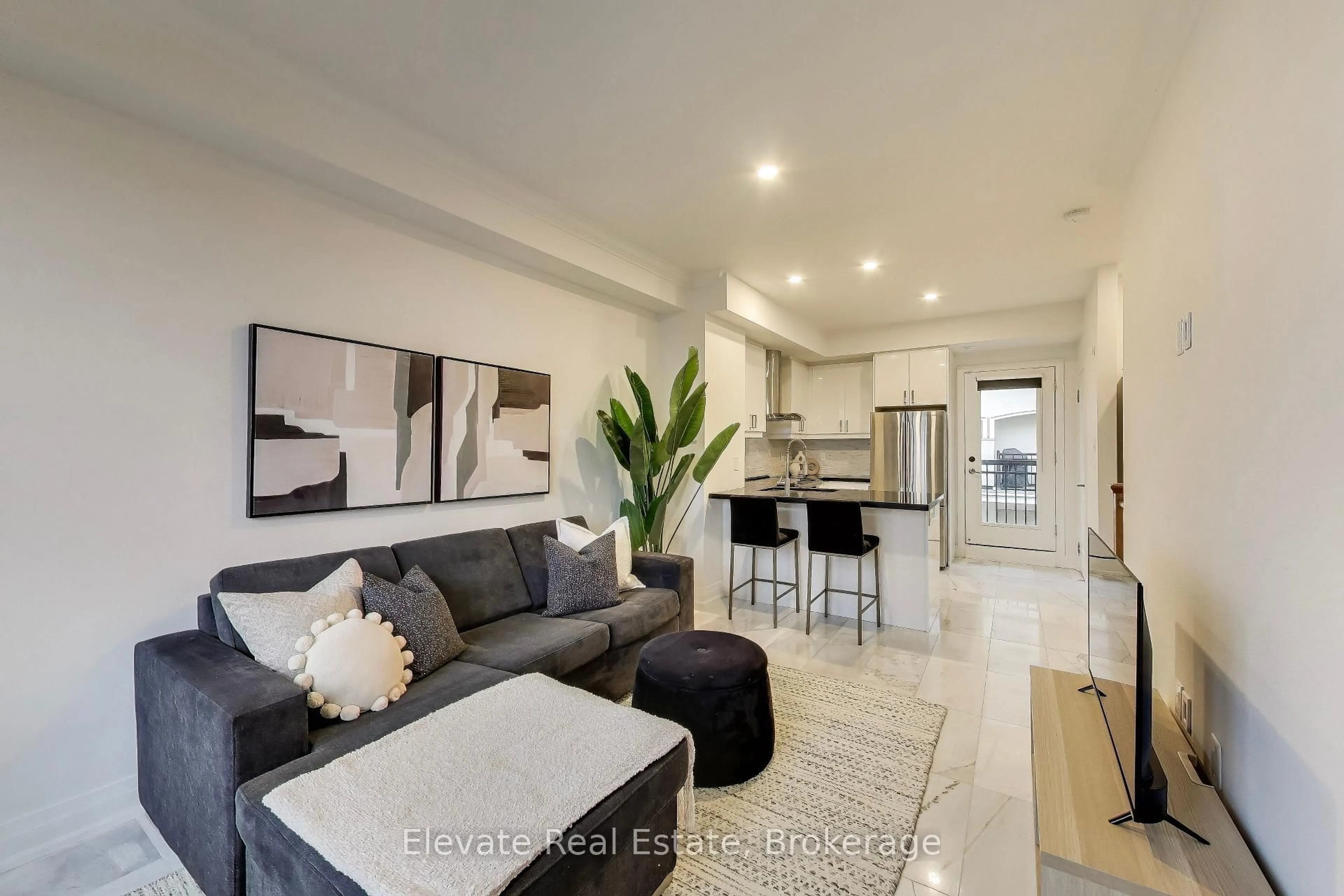 Open concept kitchen, unknown for 3083 Cawthra Rd #24, Mississauga Ontario L4Y 3Y5