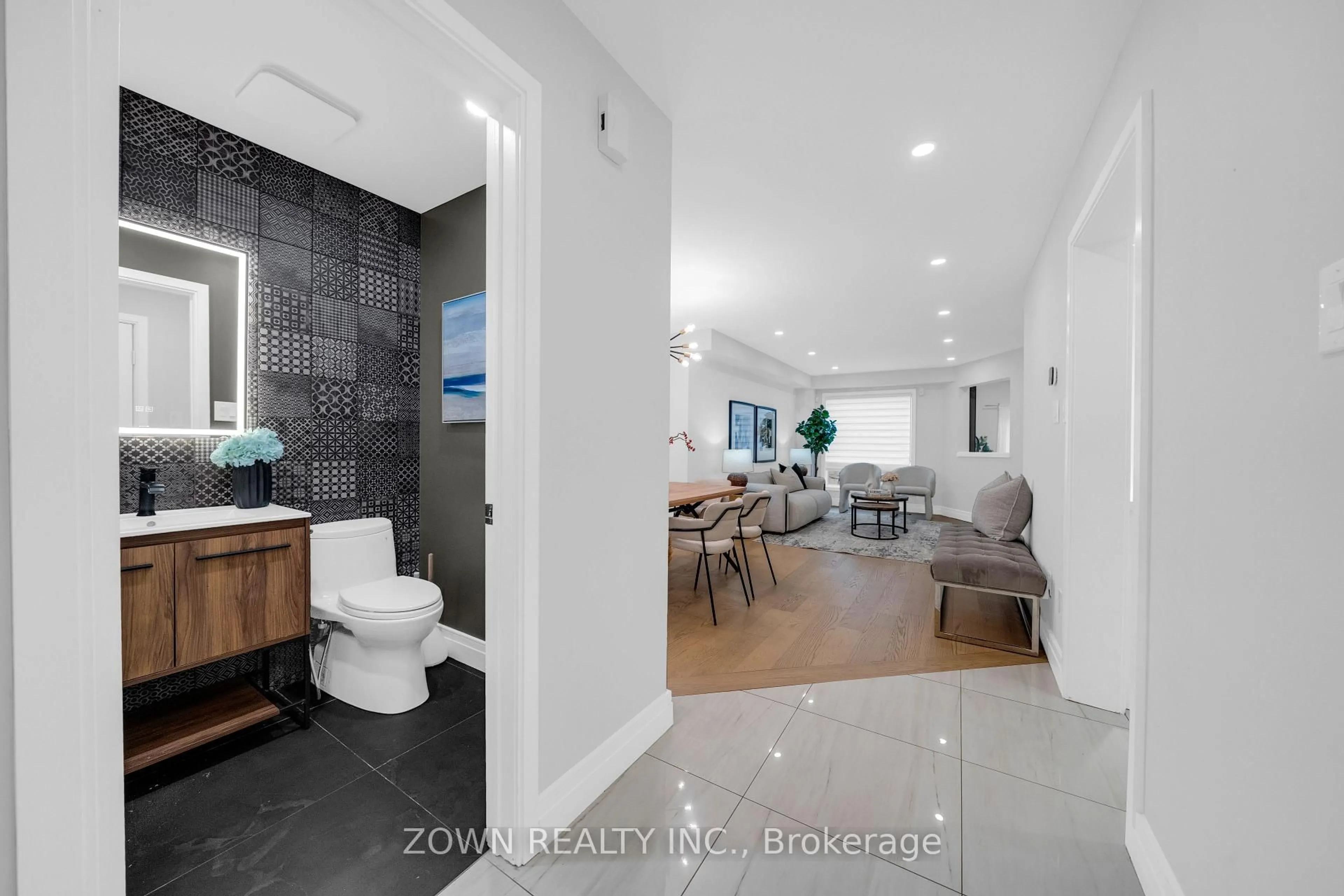 Contemporary bathroom, ceramic/tile floor for 5253 Bushelgrove Circ, Mississauga Ontario L5M 6C5