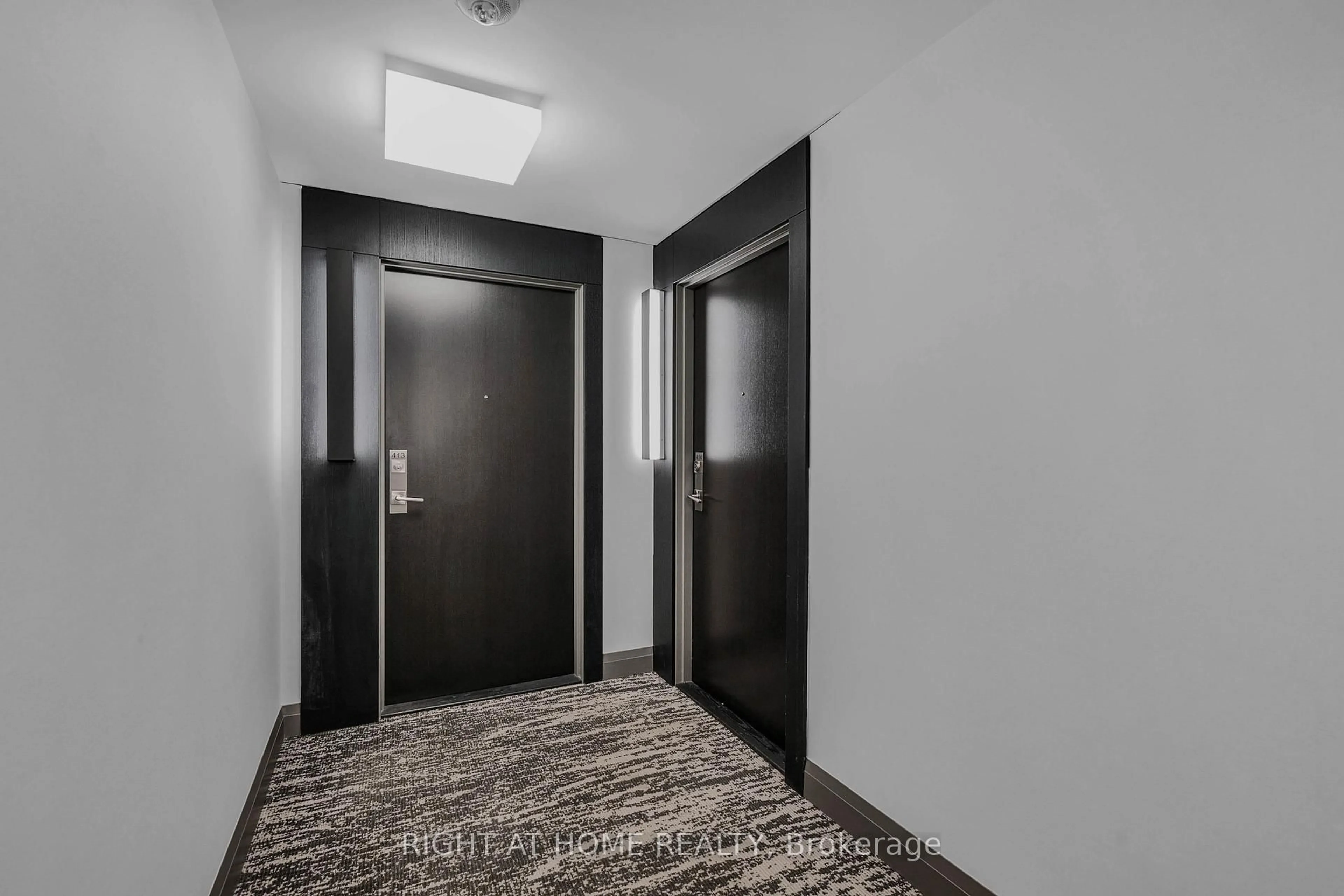 Indoor foyer for 4208 Dundas St #414, Toronto Ontario M8X 1Y6