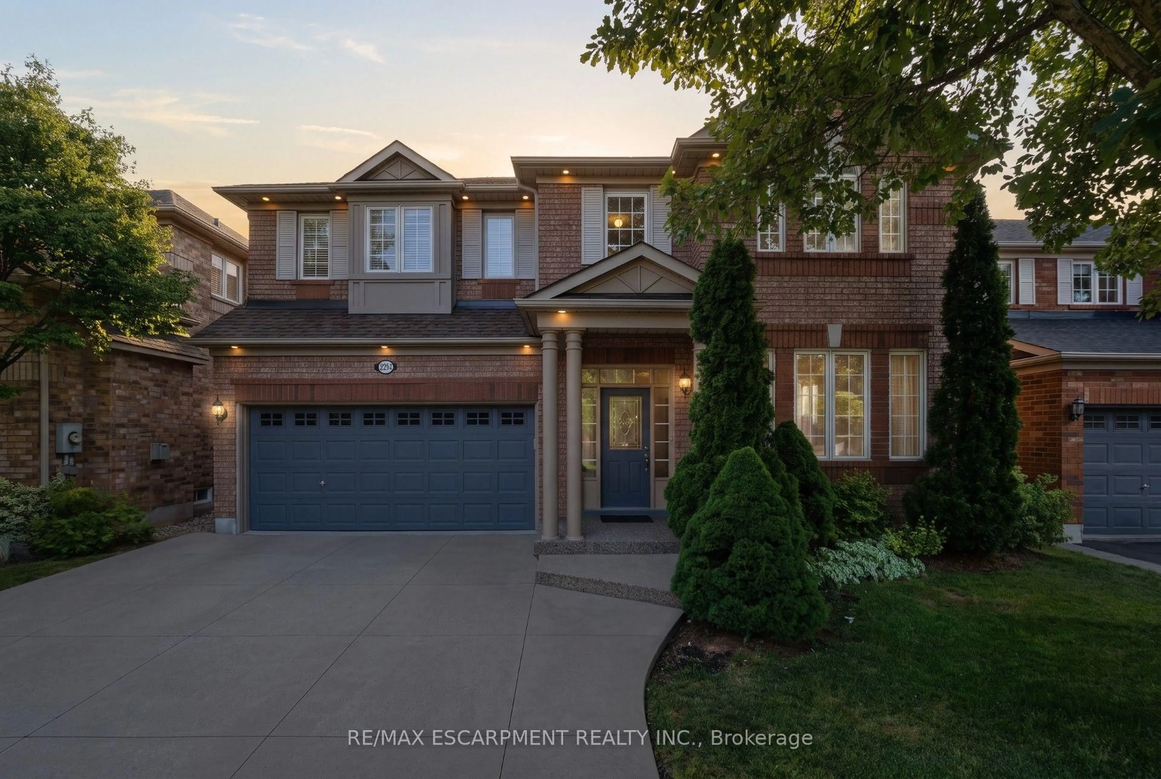 Home with brick exterior material, street for 2241 Glazebrook Circ, Oakville Ontario L6M 5B5