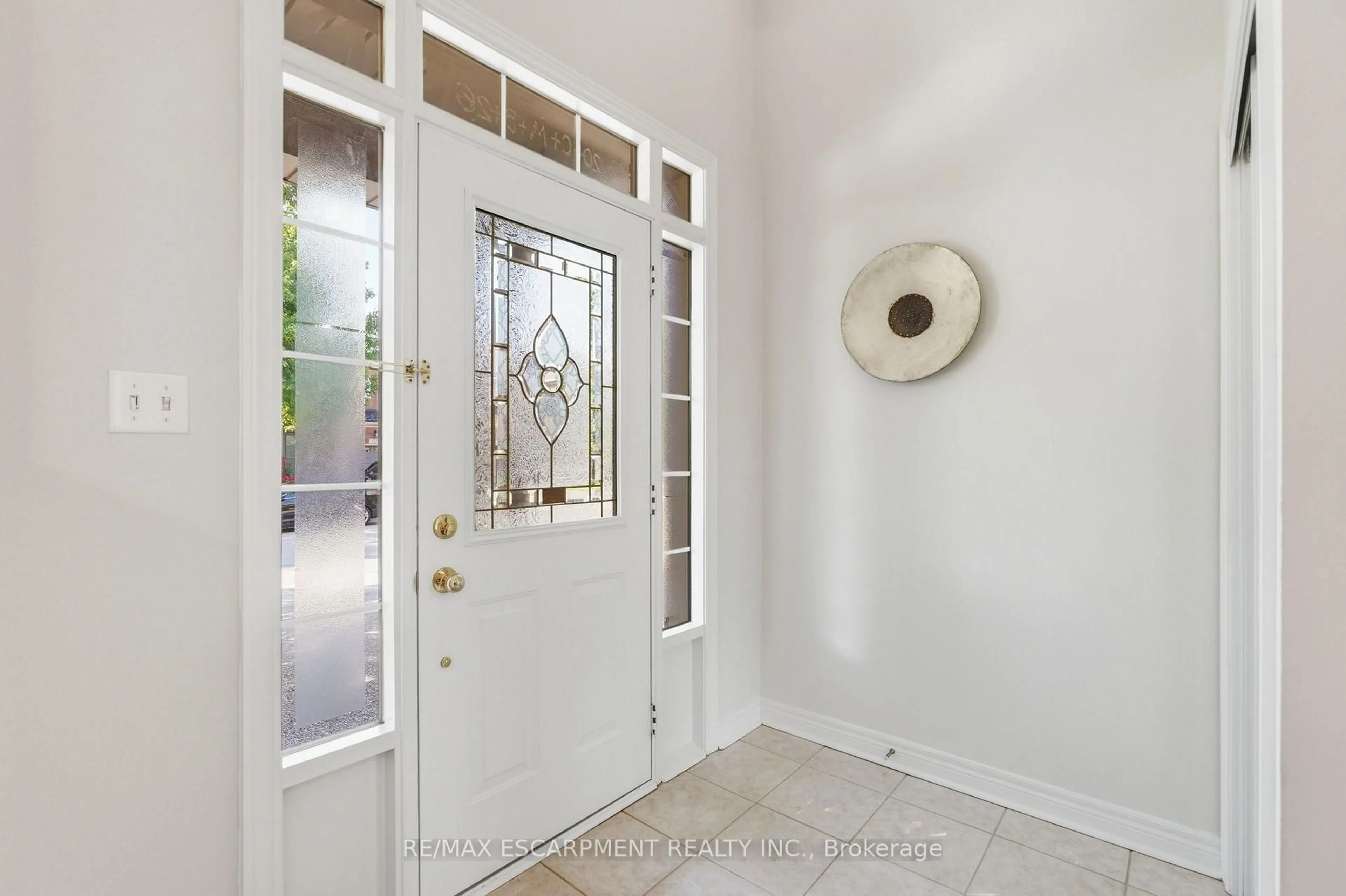 Indoor entryway for 2241 Glazebrook Circ, Oakville Ontario L6M 5B5