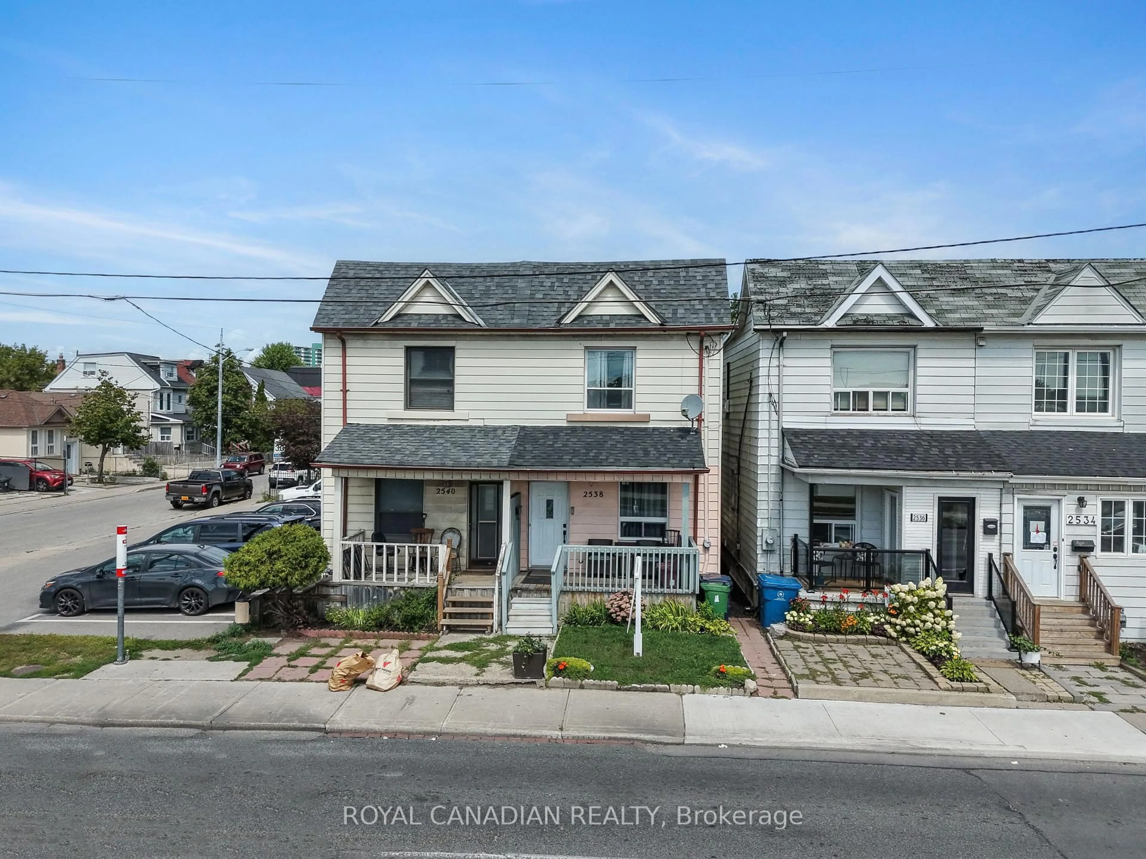 A pic from outside/outdoor area/front of a property/back of a property/a pic from drone, street for 2538 St Clair Ave, Toronto Ontario M6N 1L6
