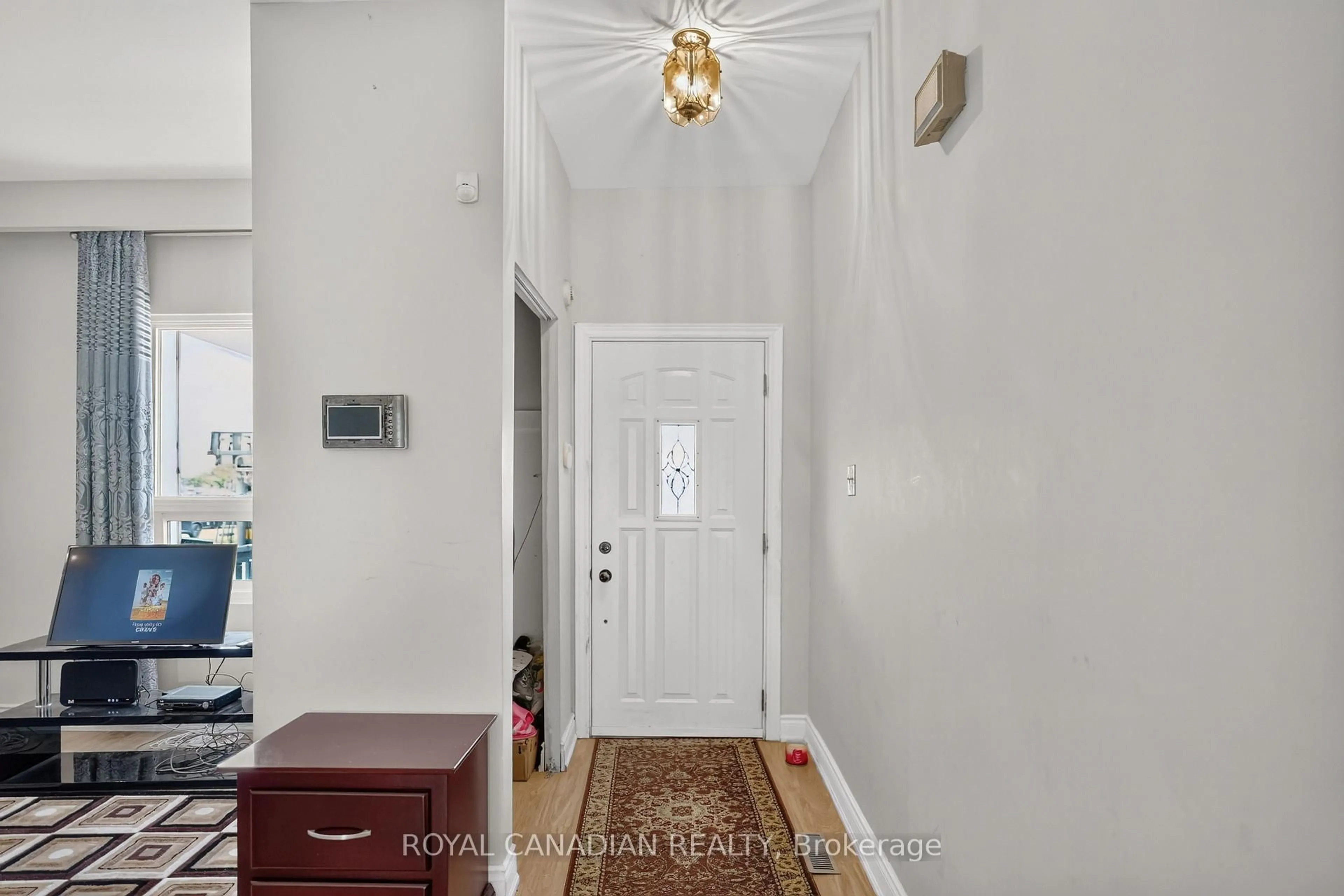Indoor entryway for 2538 St Clair Ave, Toronto Ontario M6N 1L6