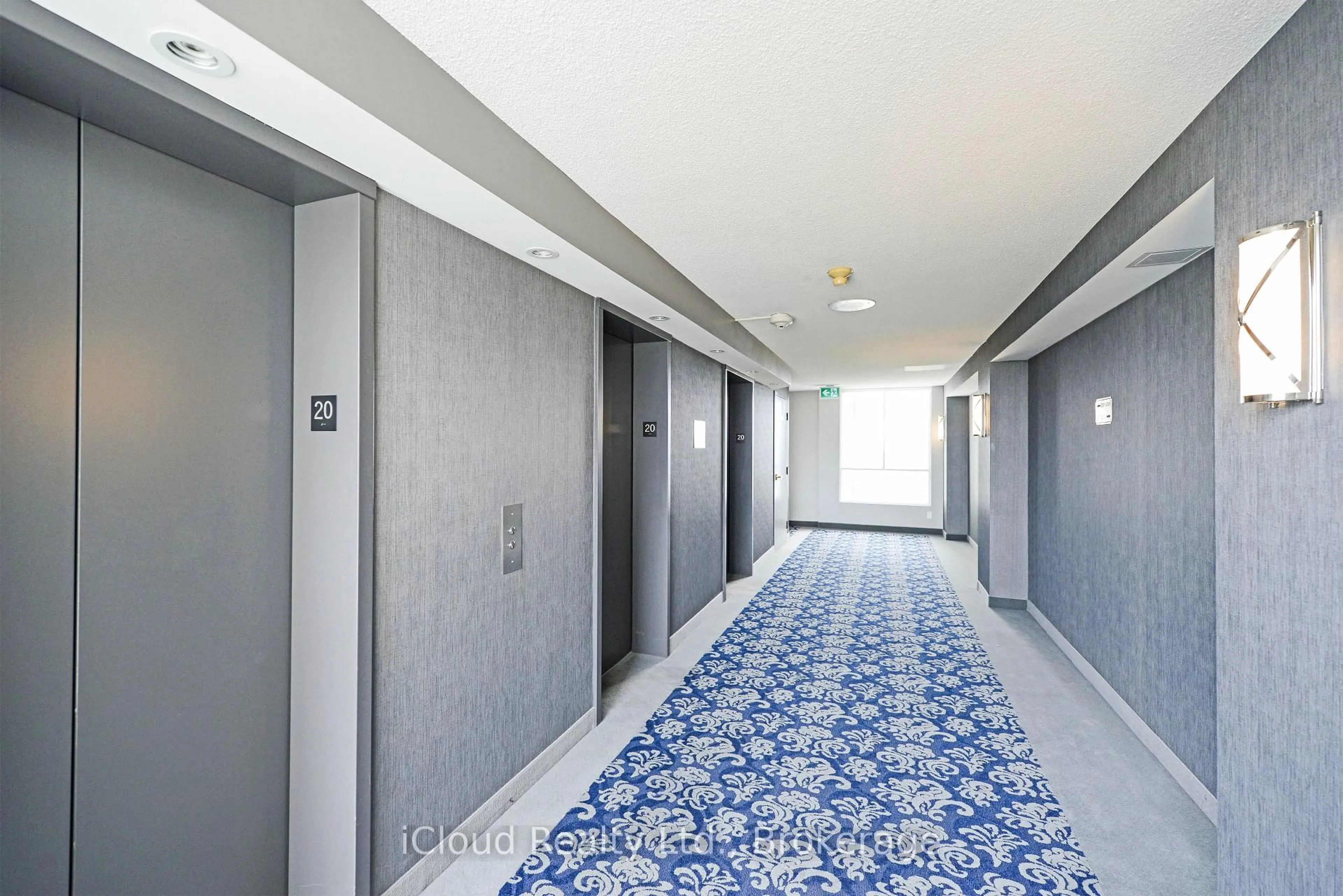Indoor foyer for 4460 Tucana Crt #1510, Mississauga Ontario L5B 3K9