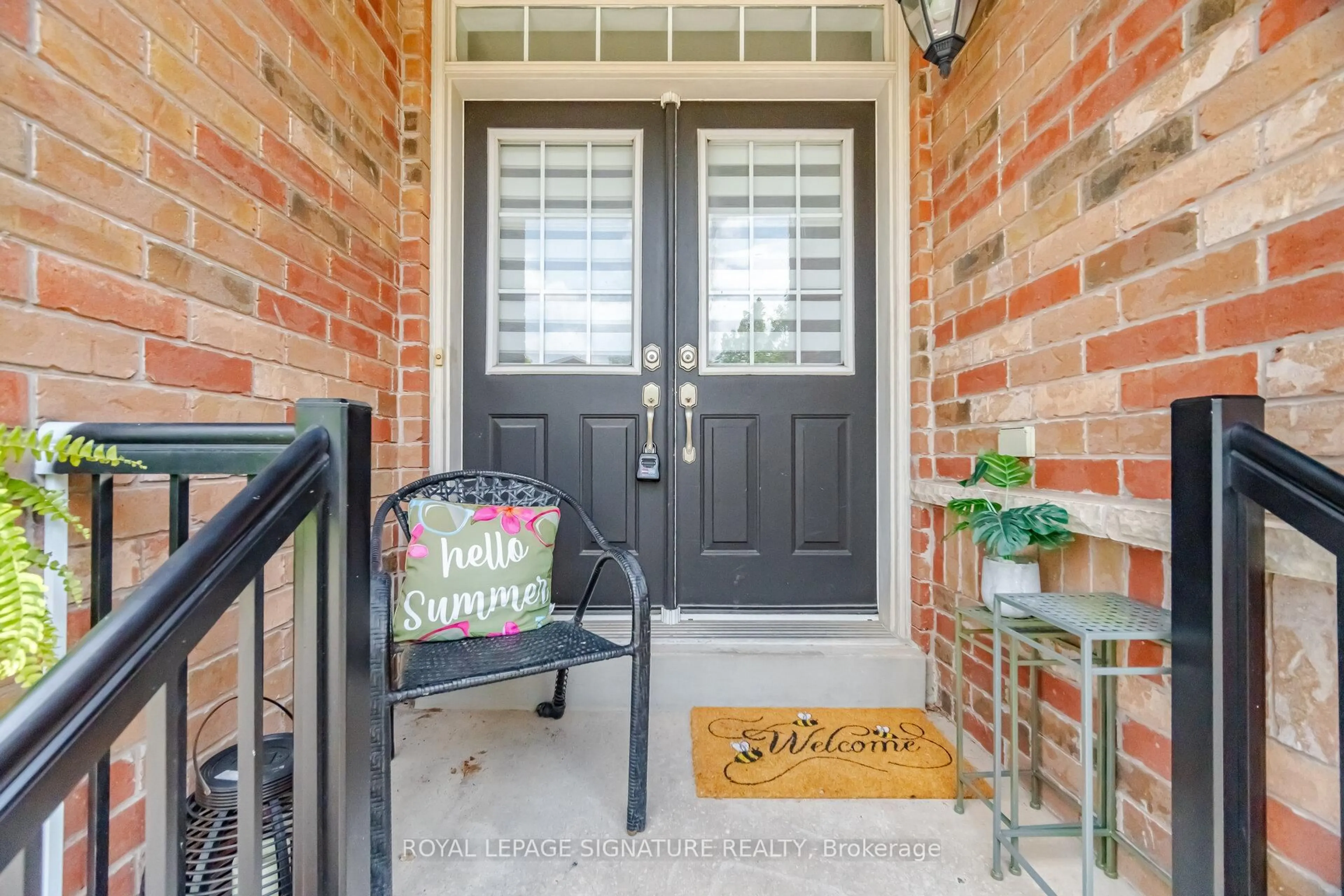 Indoor entryway for 34 Nina Pl, Brampton Ontario L7A 2E1