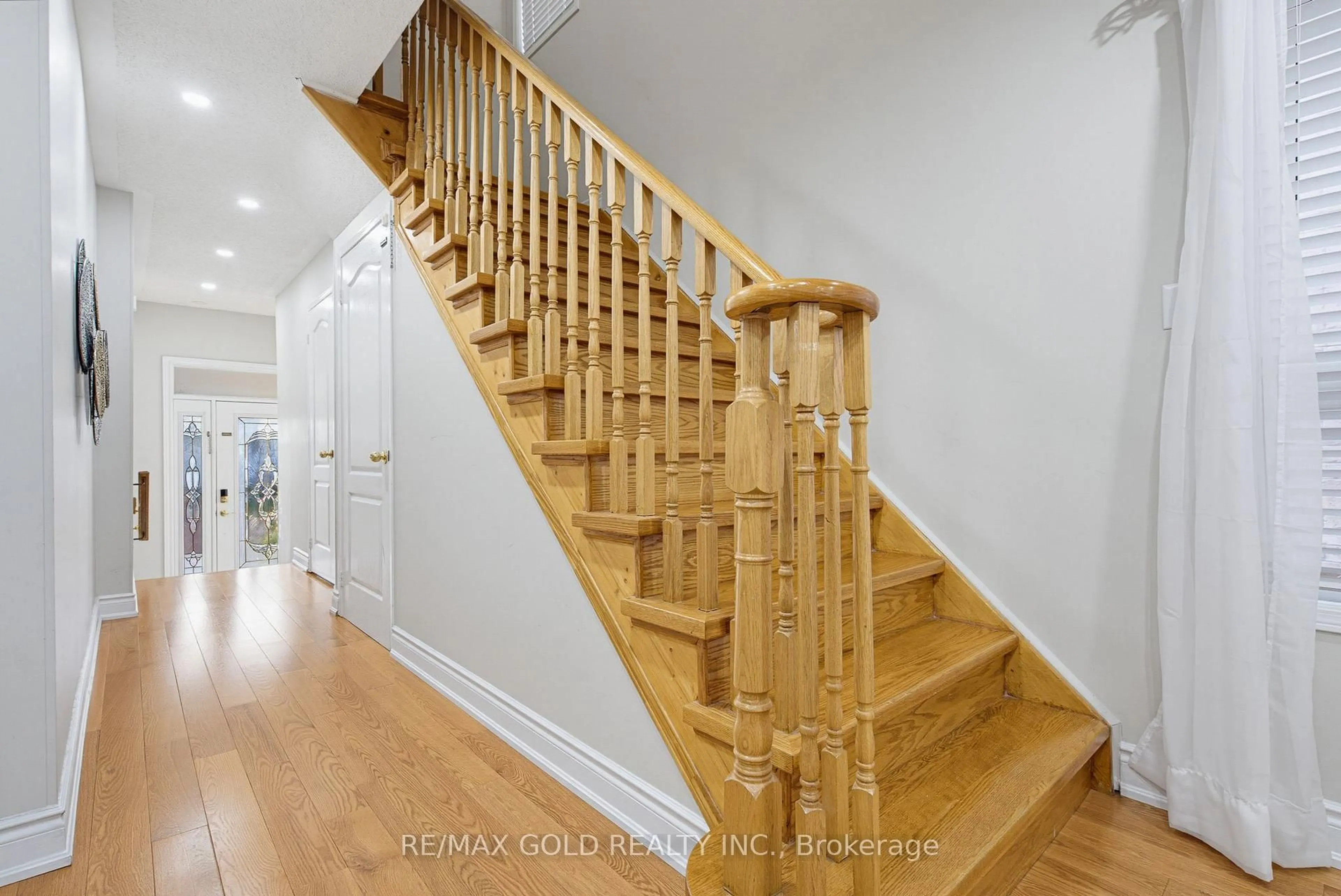 Stairs for 46 Sand Cherry Cres, Brampton Ontario L6R 3B1
