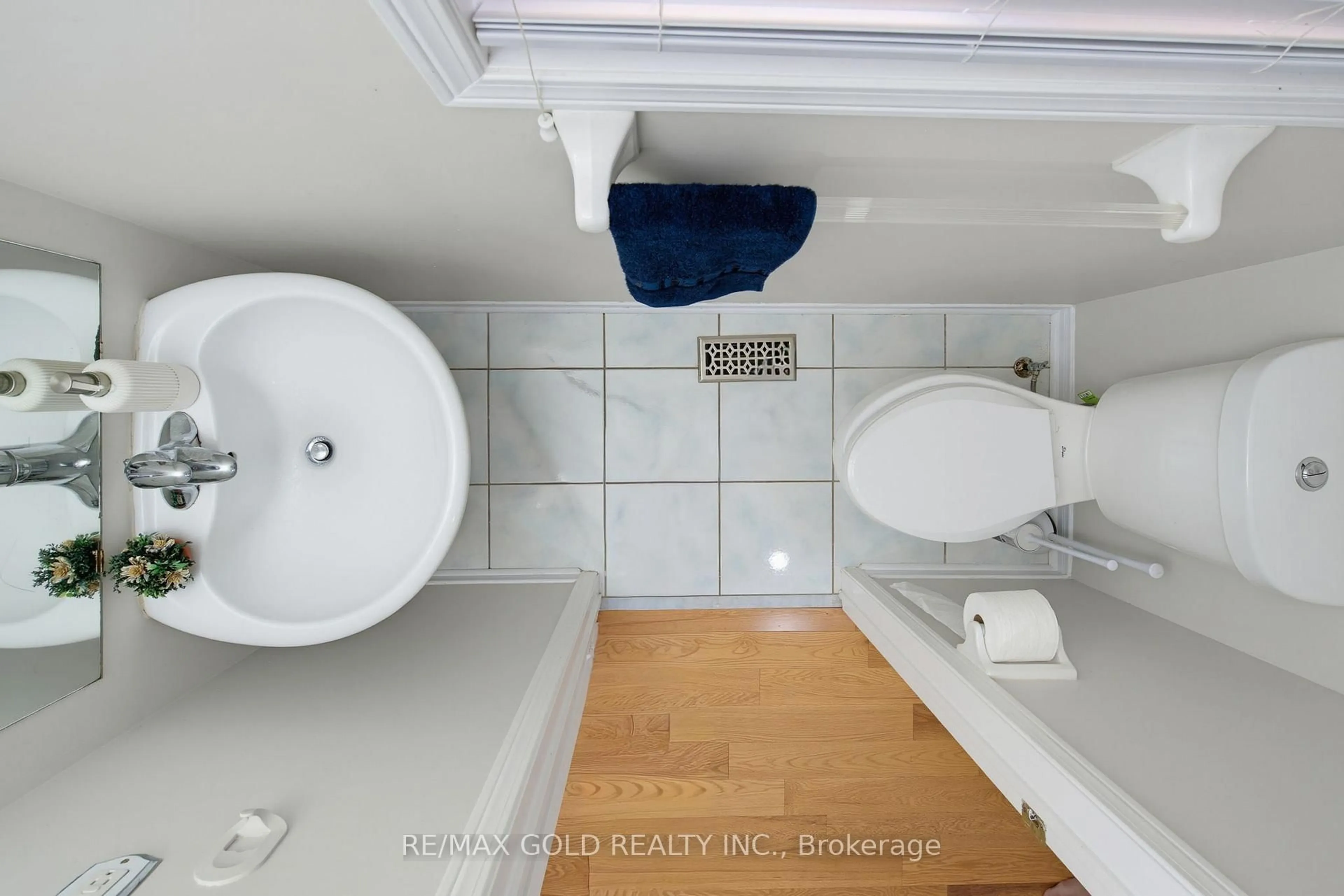 Standard bathroom, unknown for 46 Sand Cherry Cres, Brampton Ontario L6R 3B1