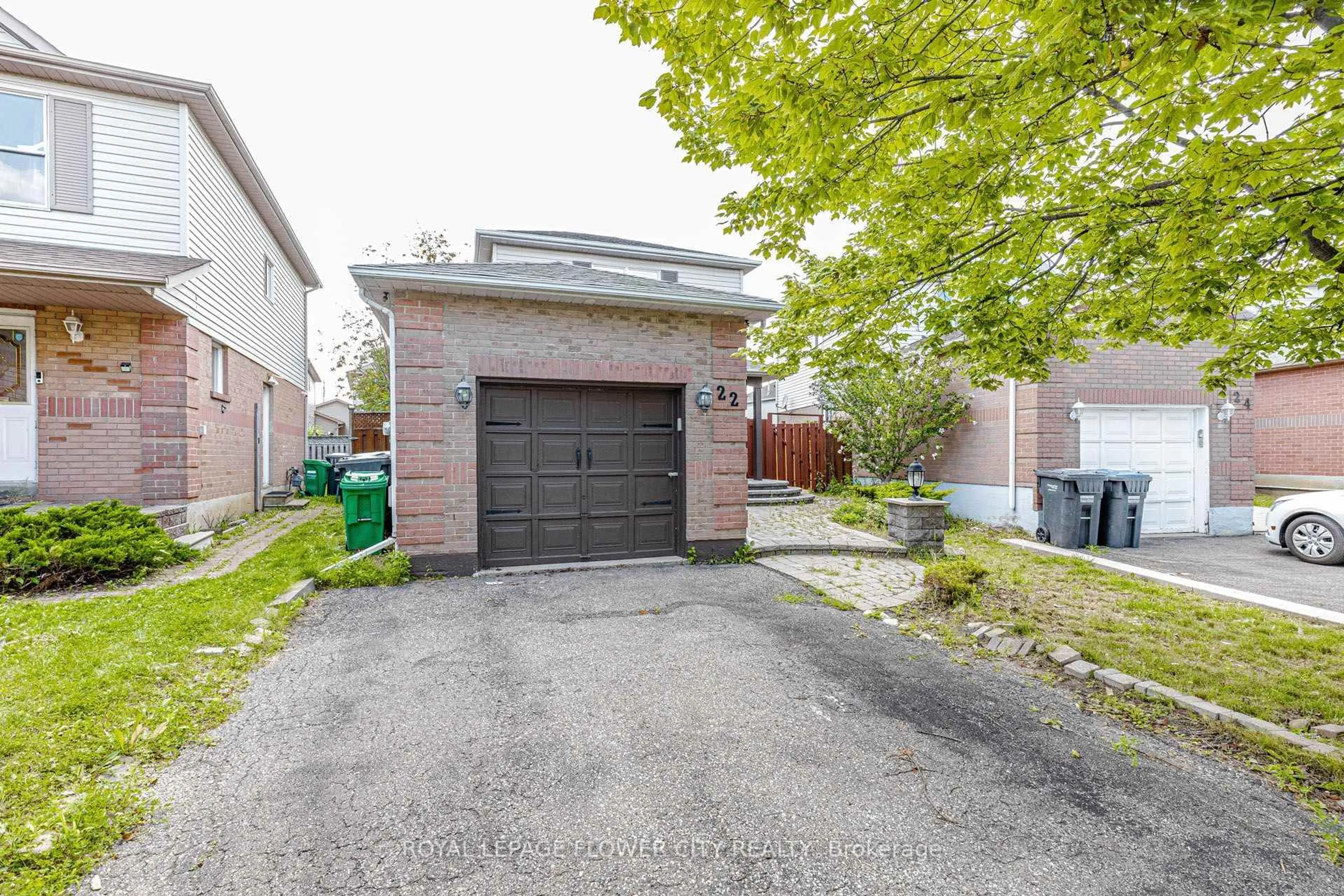 Home with brick exterior material, street for 22 Wallingford Crt, Brampton Ontario L6Y 4V7